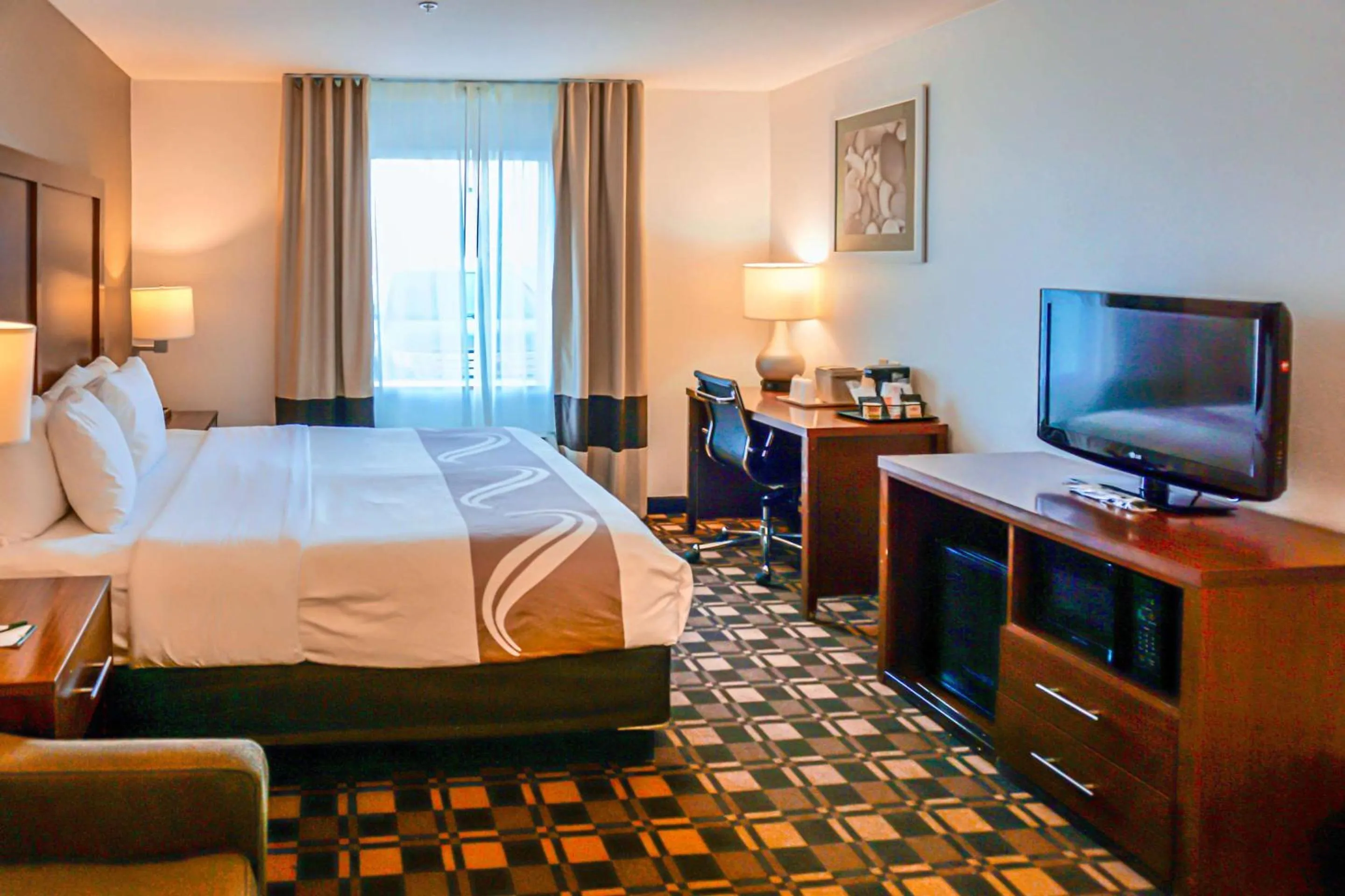 Bedroom, Bed in Quality Inn & Suites Georgetown - Seaford