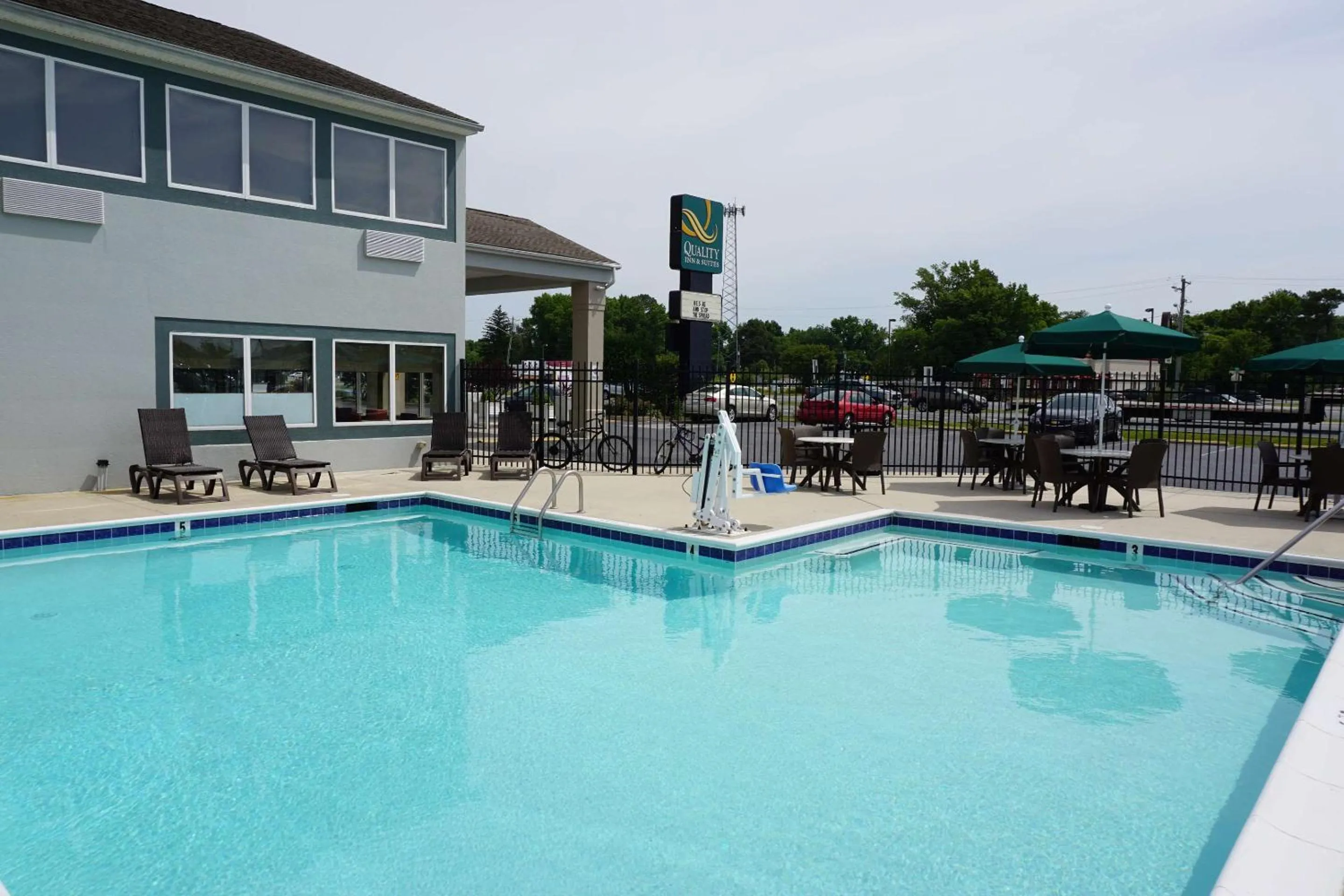 Swimming pool in Quality Inn & Suites Georgetown - Seaford