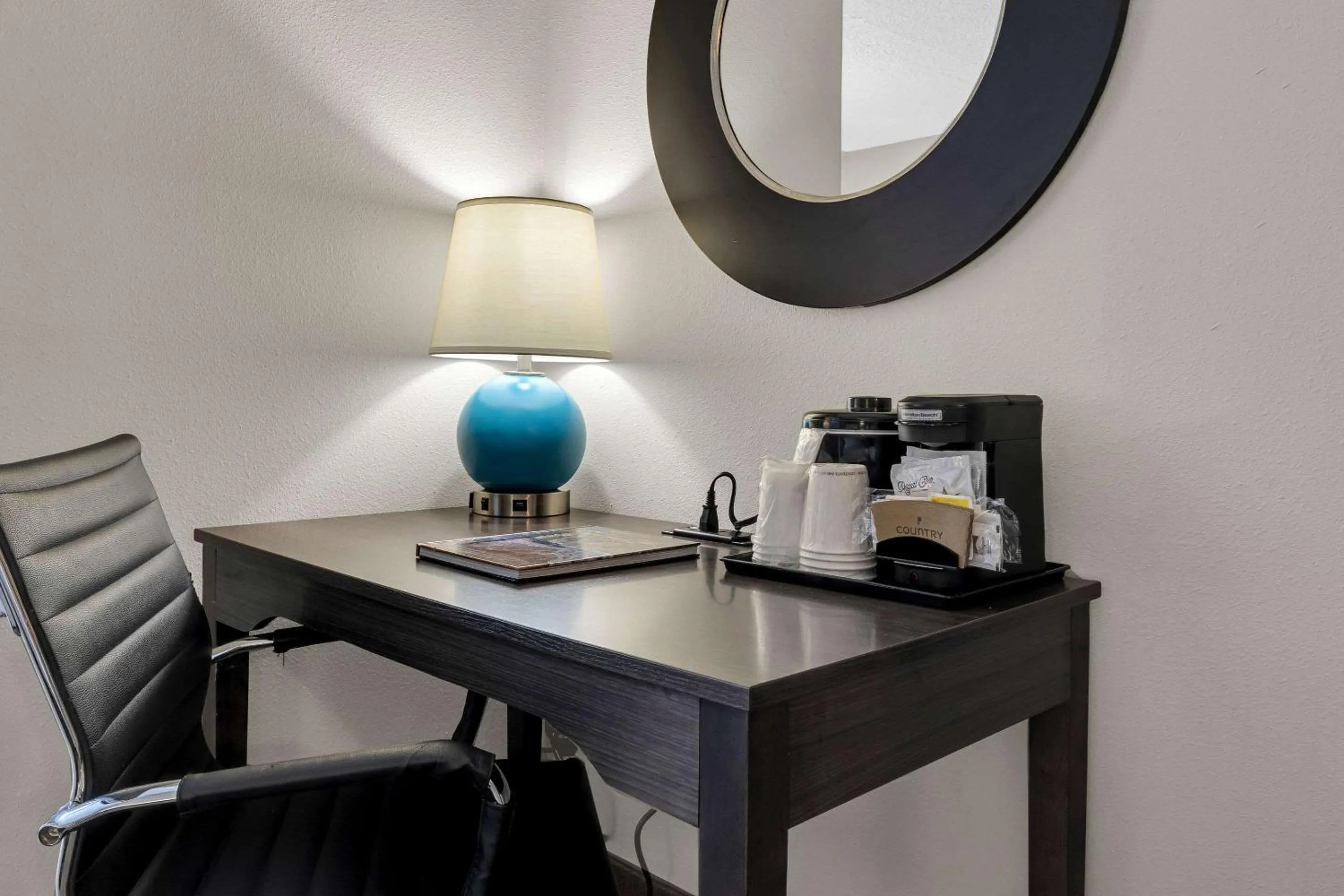 Bedroom in Country Inn & Suites by Radisson Rehoboth Beach - Dewey