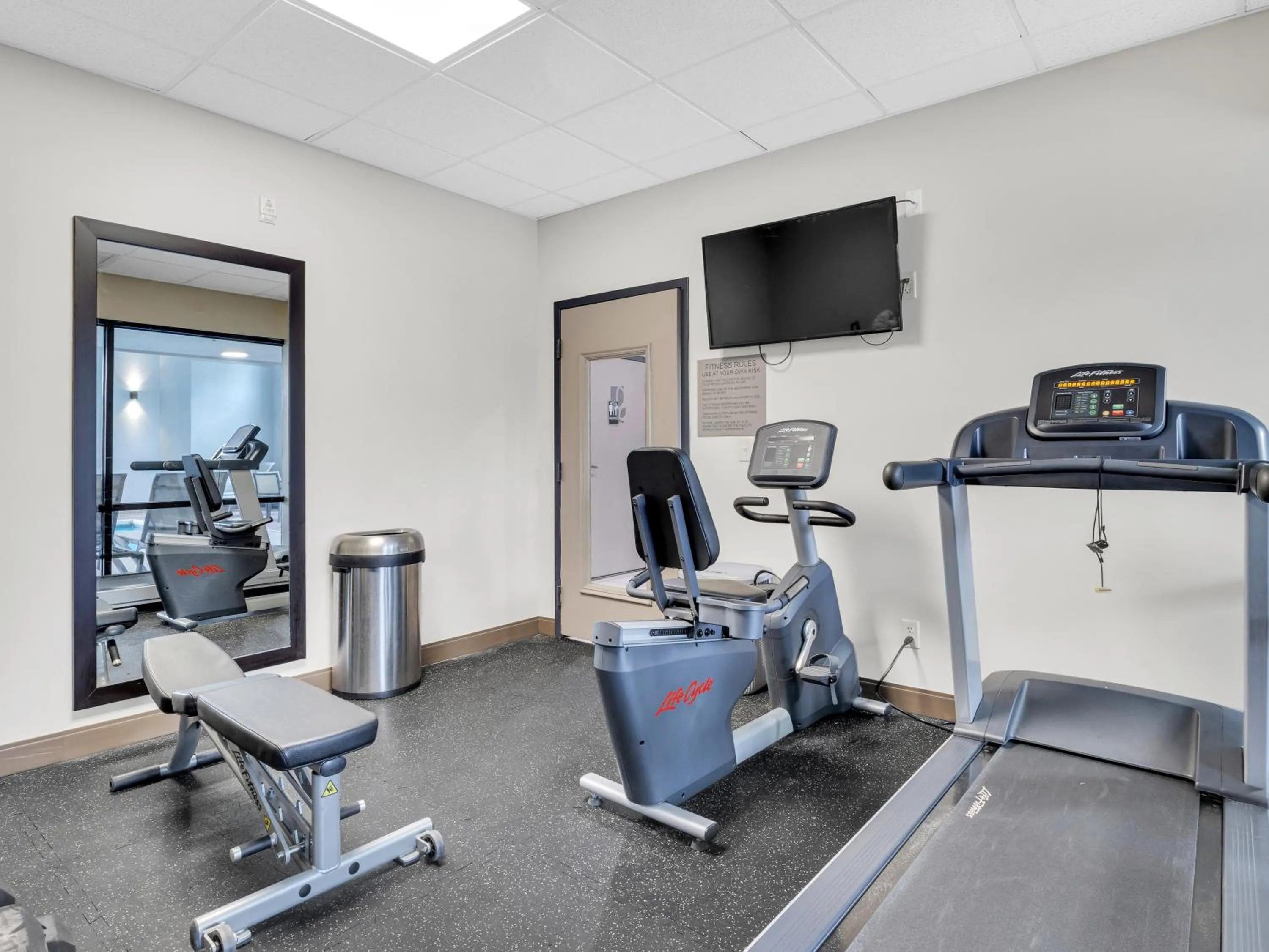 Fitness centre/facilities in Country Inn & Suites by Radisson Rehoboth Beach - Dewey