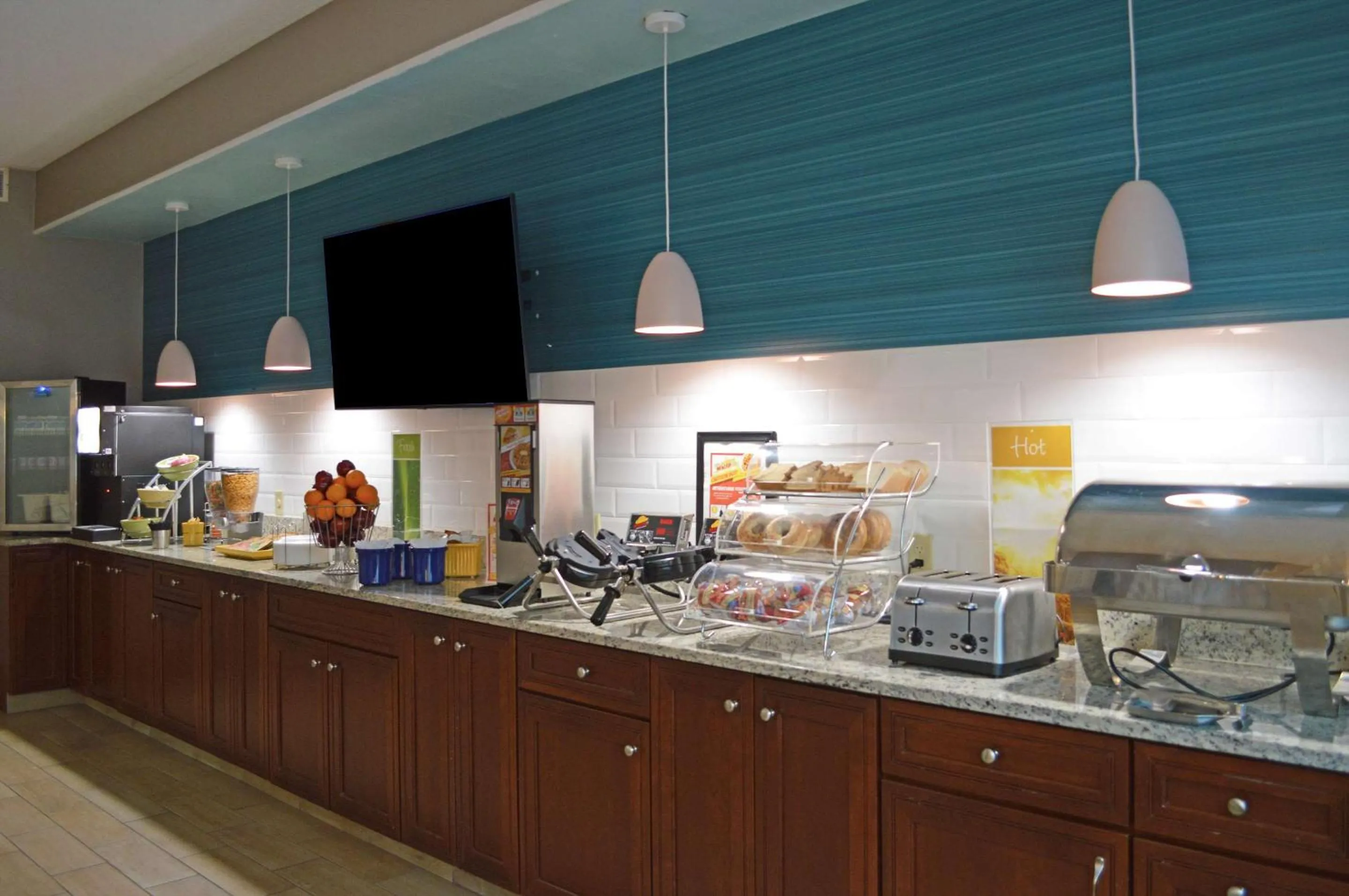 Breakfast in Country Inn & Suites by Radisson Rehoboth Beach - Dewey