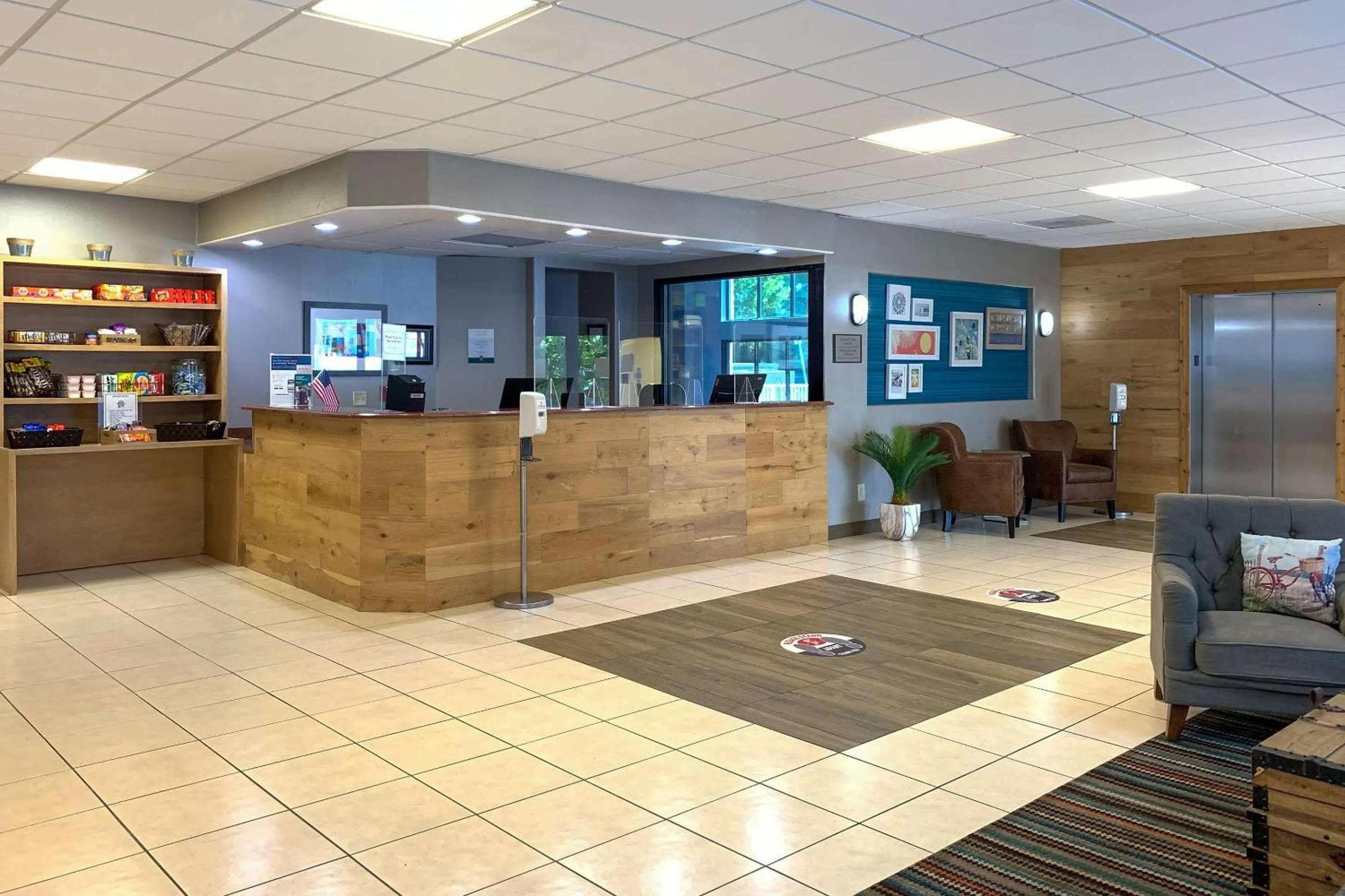 Lobby or reception in Country Inn & Suites by Radisson Rehoboth Beach - Dewey