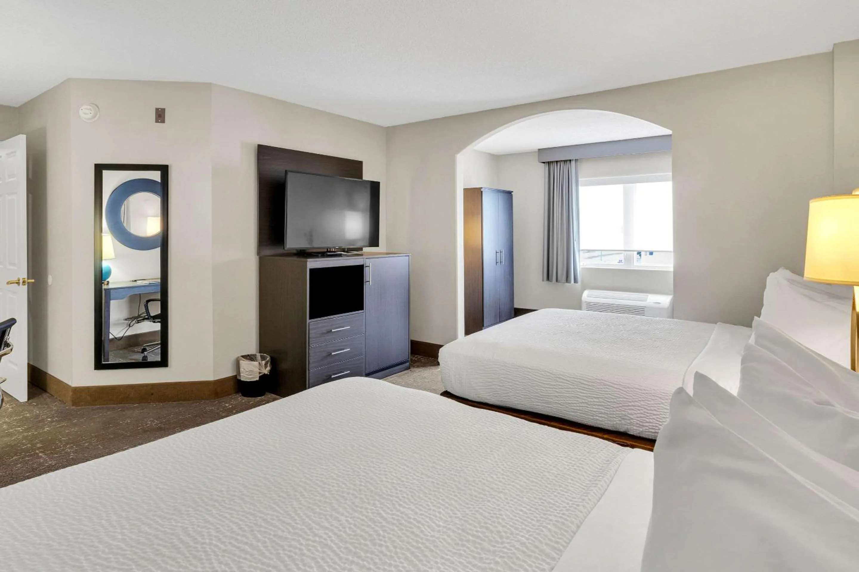 Bedroom, Bed in Country Inn & Suites by Radisson Rehoboth Beach - Dewey