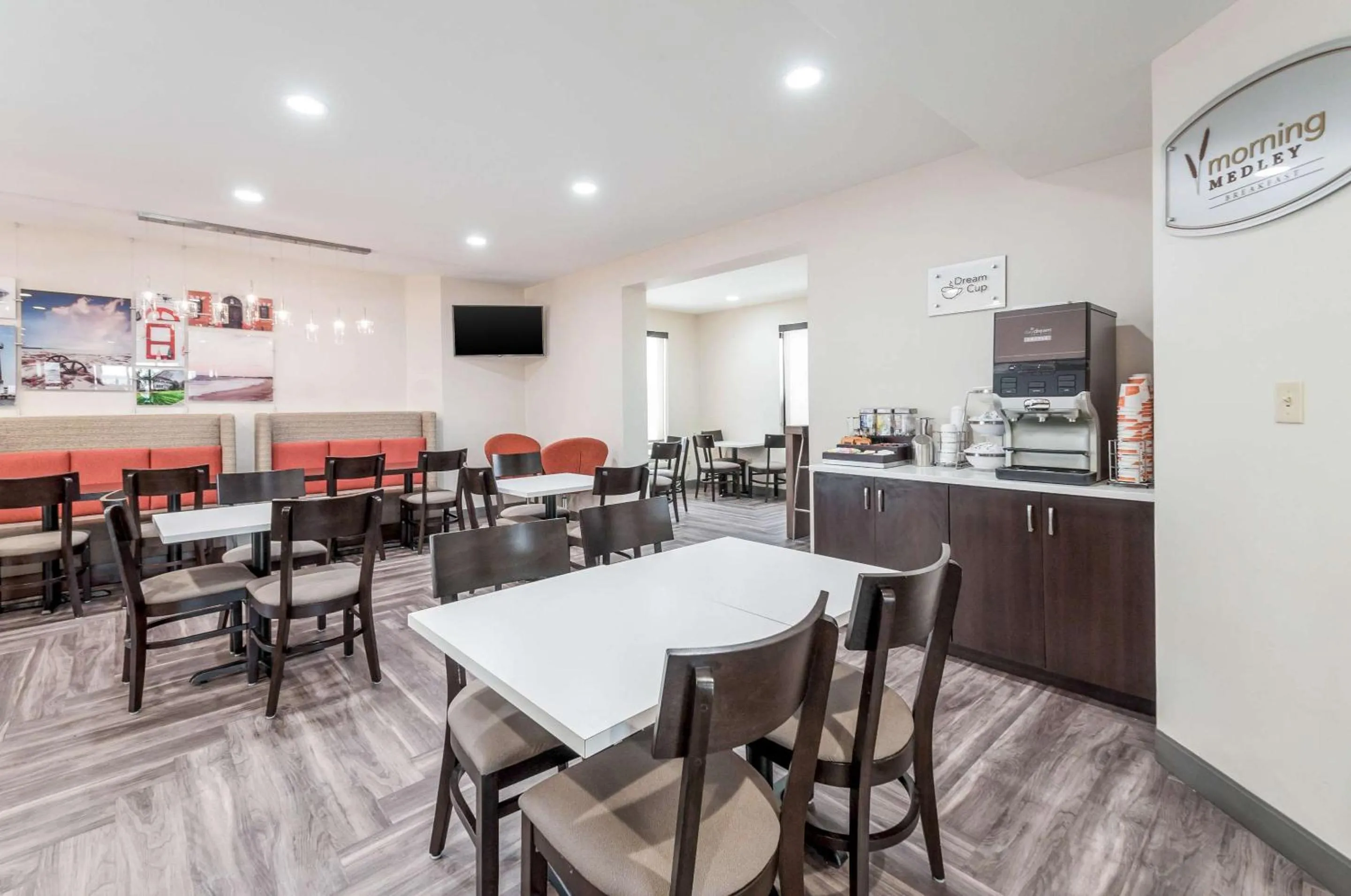 Breakfast in Sleep Inn & Suites Rehoboth Beach