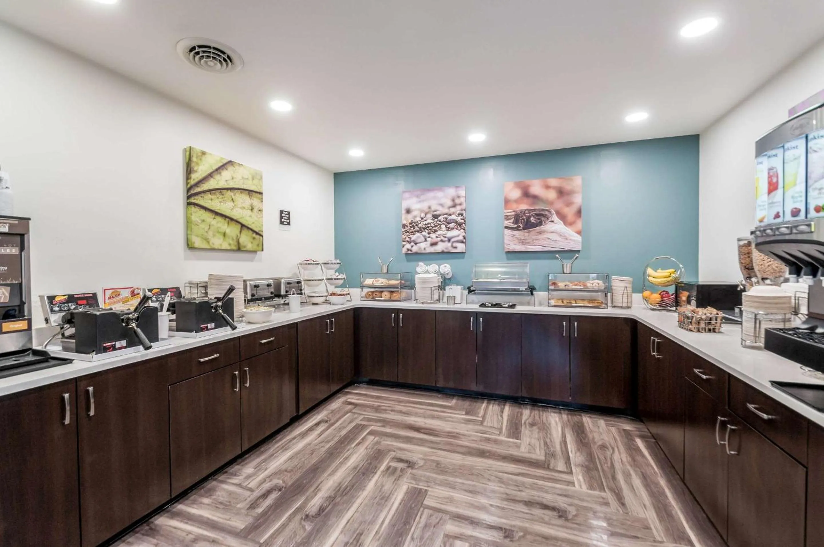 Breakfast in Sleep Inn & Suites Rehoboth Beach