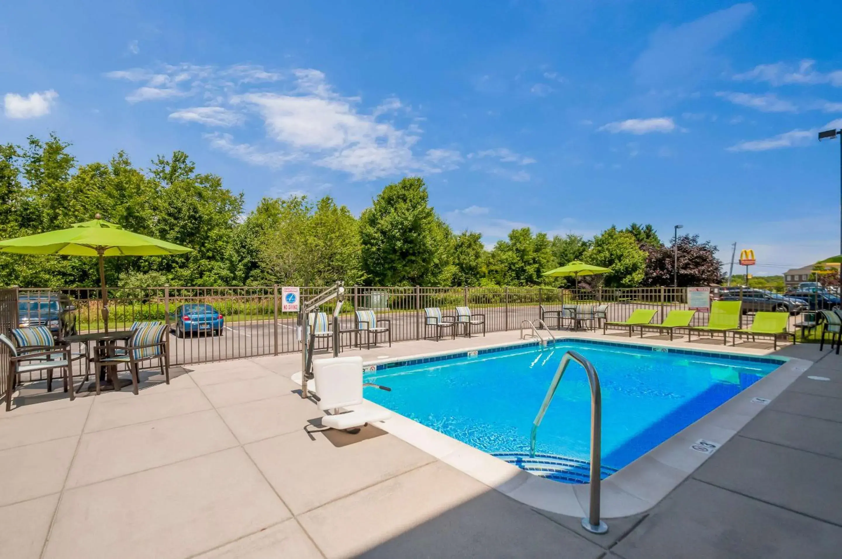 Swimming pool in Sleep Inn & Suites Dover University Area Swimming pool in Sleep Inn & Suites Dover University Area