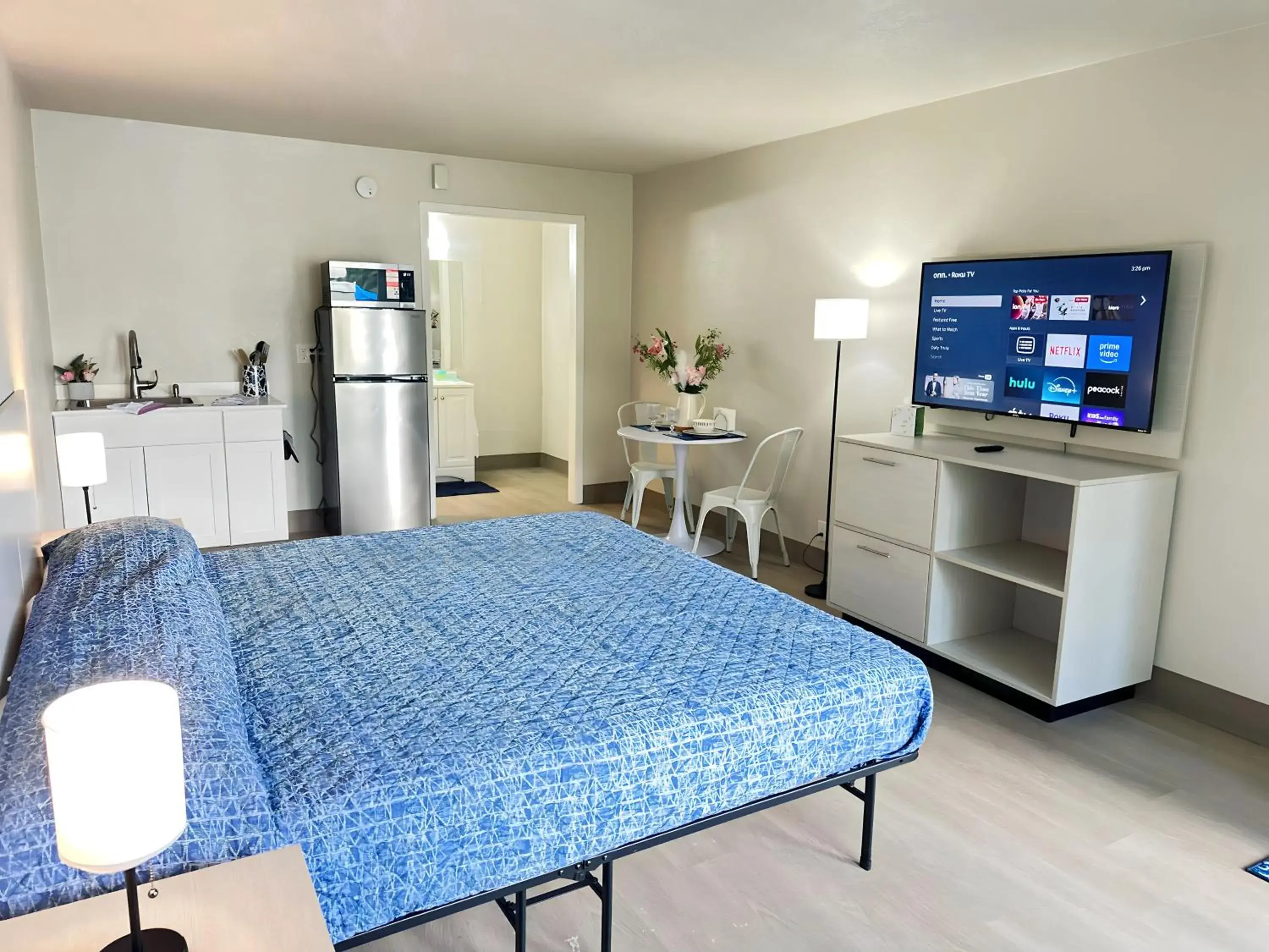 Photo of the whole room, Bed in Stayable Lakeland Photo of the whole room, Bed in Stayable Lakeland