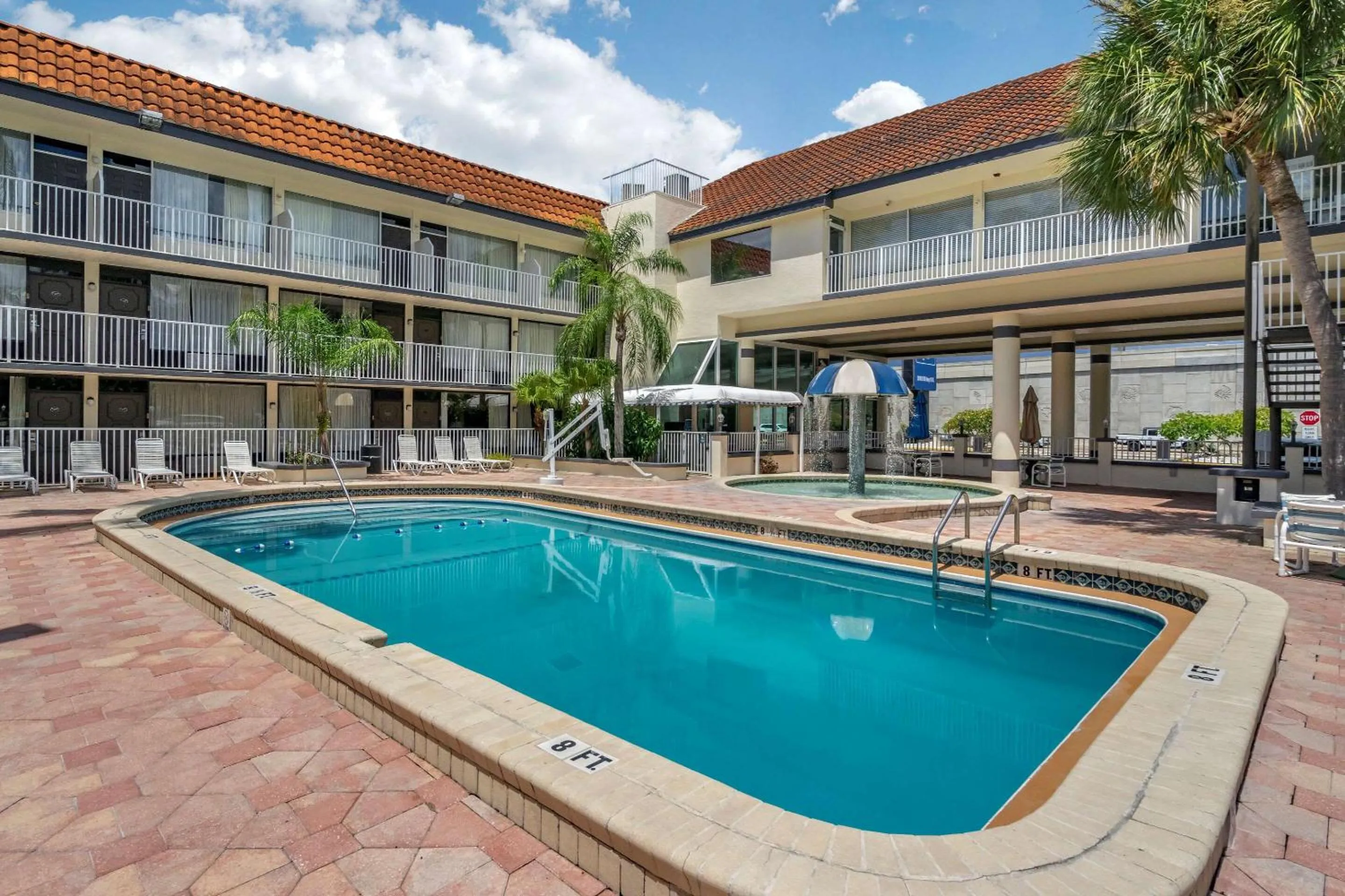 Activities, Property Building in Rodeway Inn Central Clearwater Beach