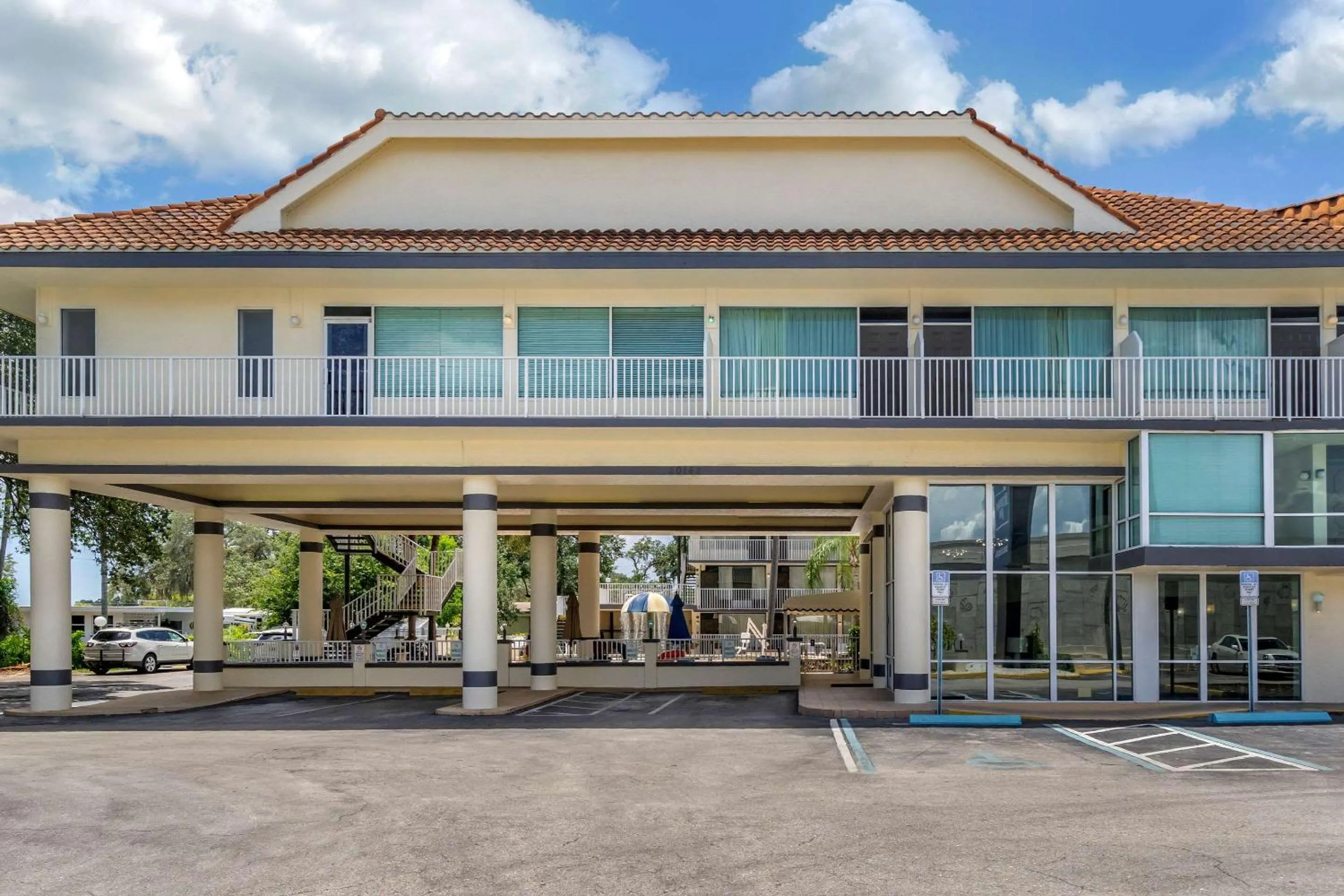 Property Building in Rodeway Inn Central Clearwater Beach