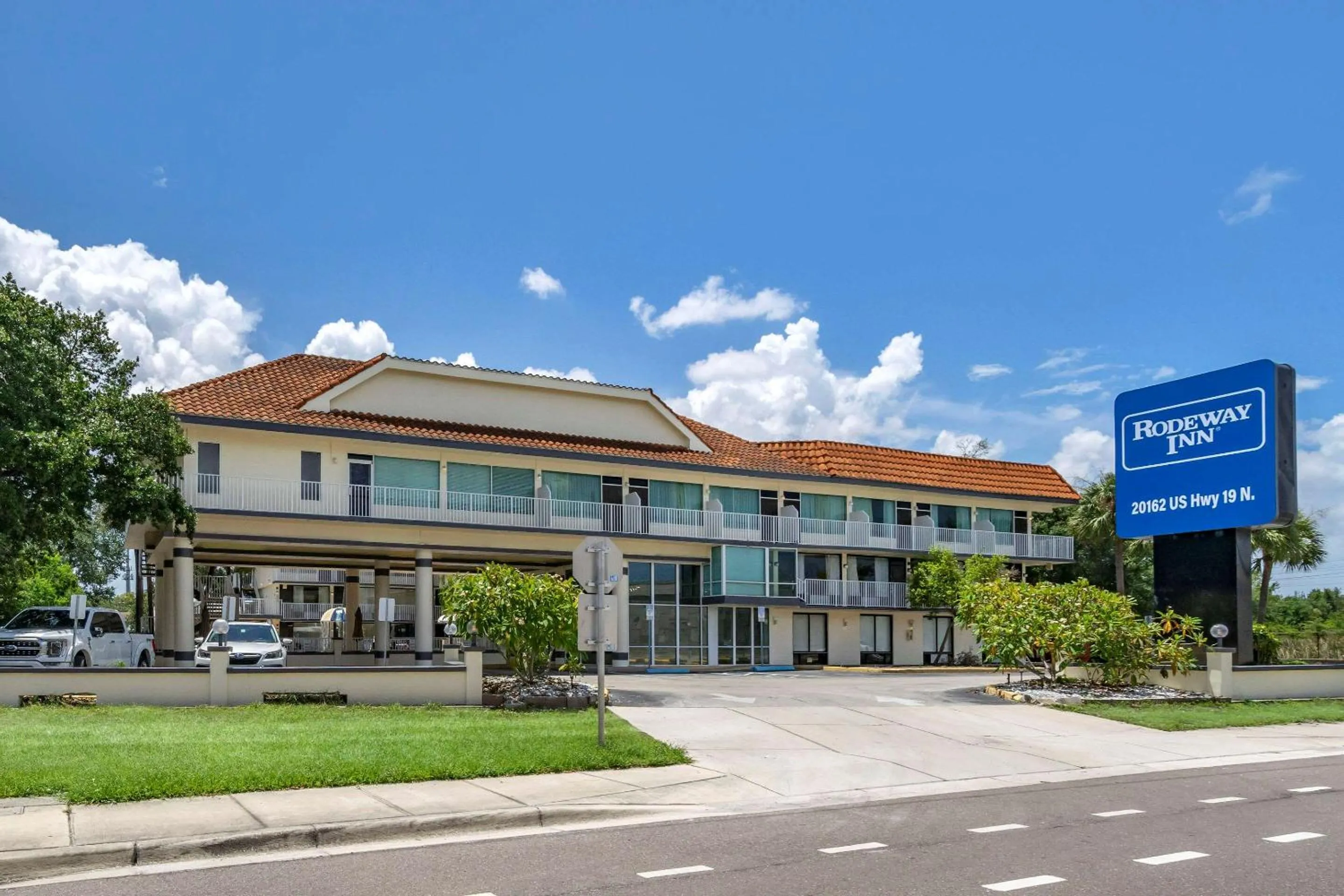 Property Building in Rodeway Inn Central Clearwater Beach