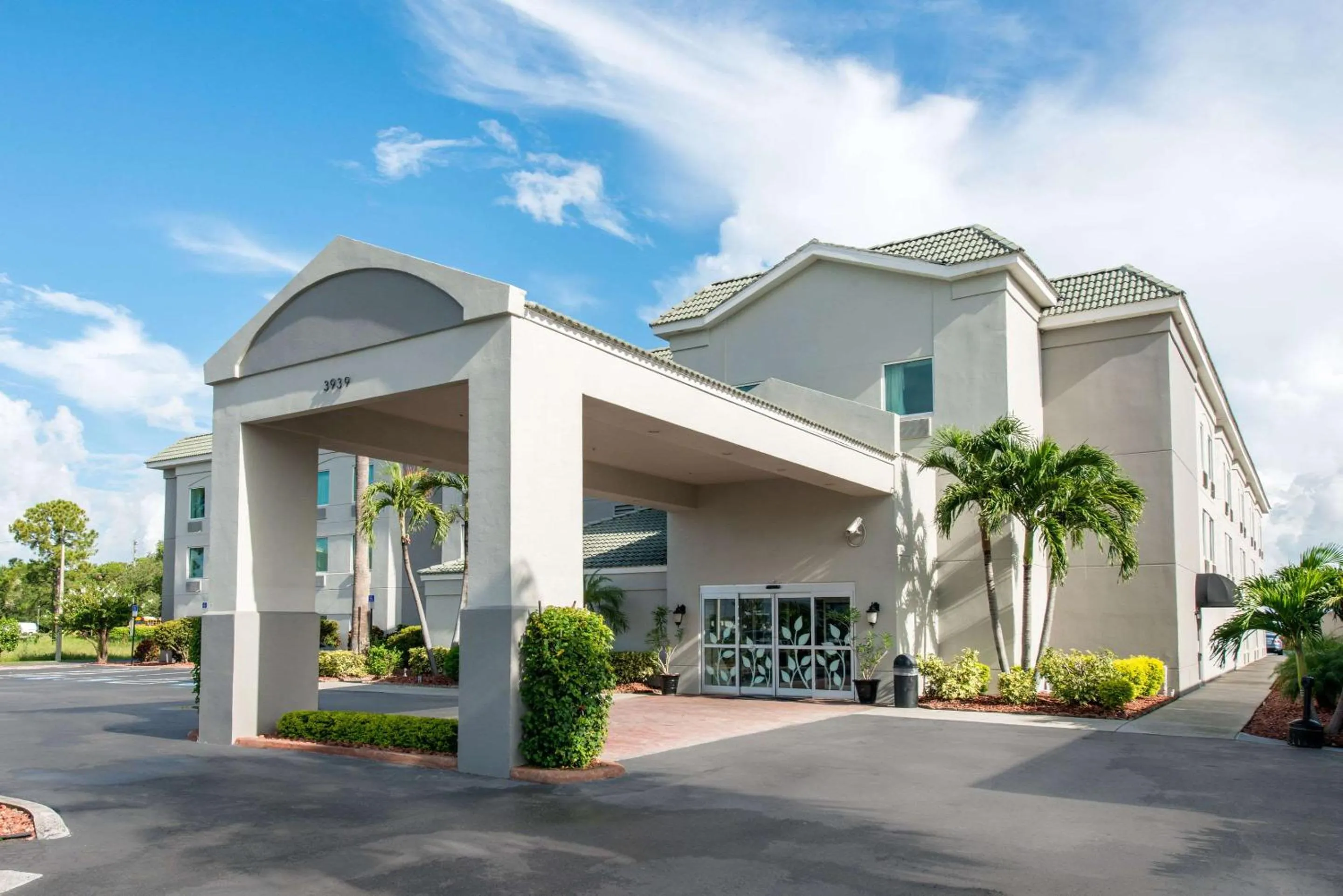Property building in Sleep Inn Clearwater-St Petersburg