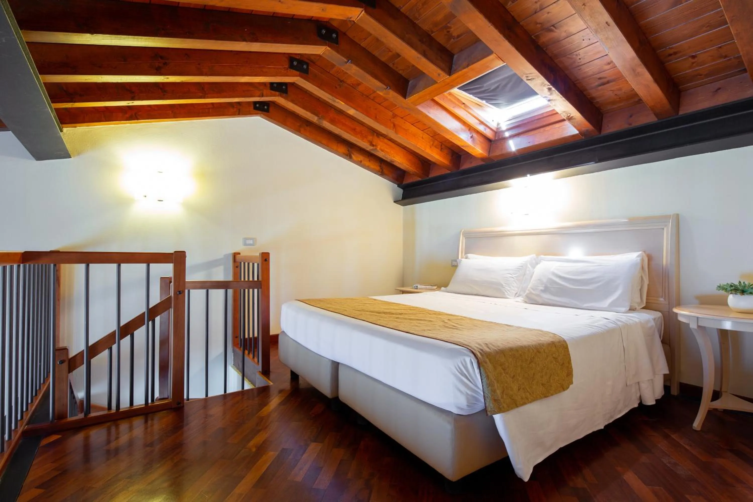 Photo of the whole room, Bed in Domina Borgo degli Ulivi - Garda Lake