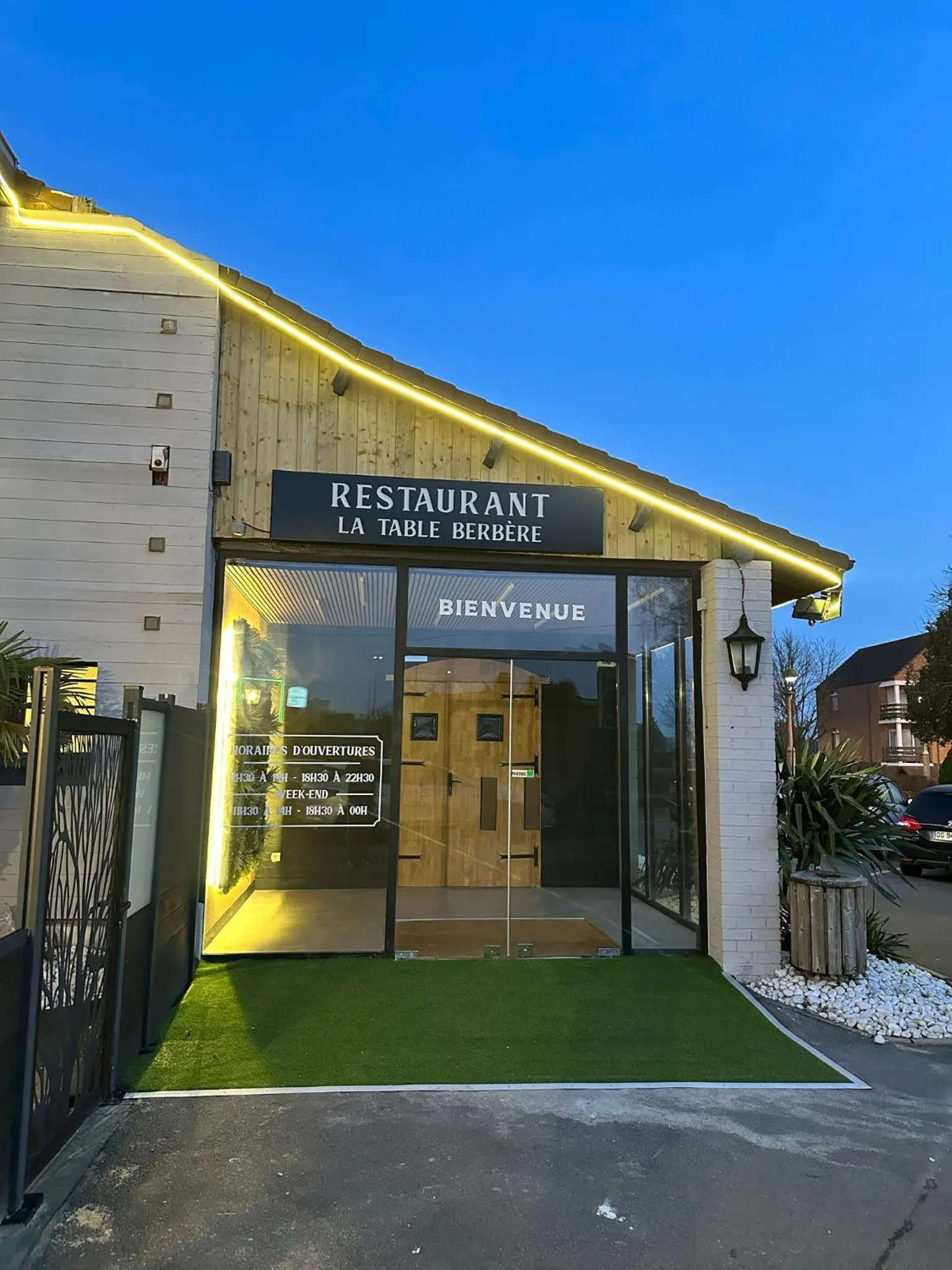 Restaurant/places to eat in Cap Hôtel