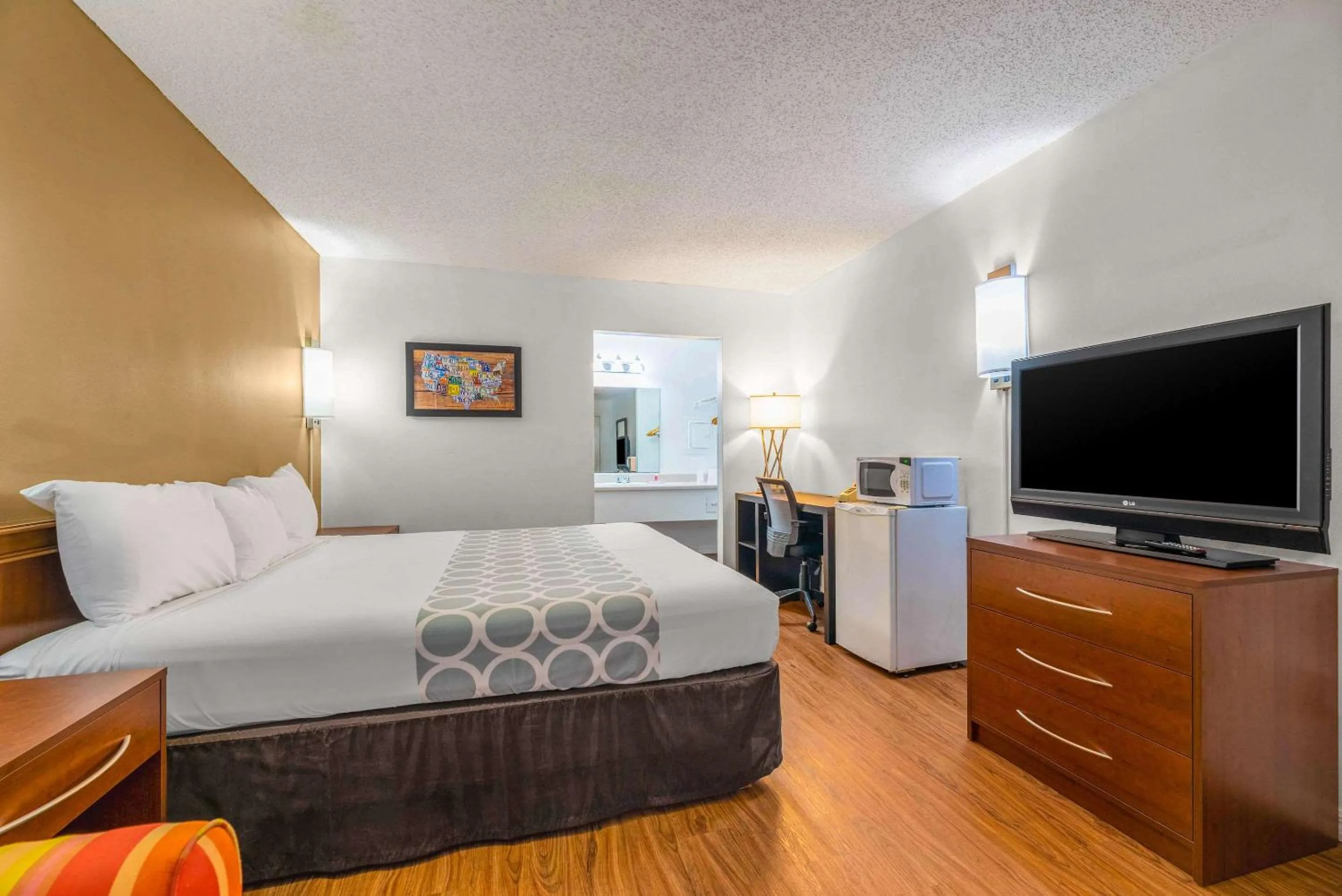 Bedroom, Bed in Econo Lodge