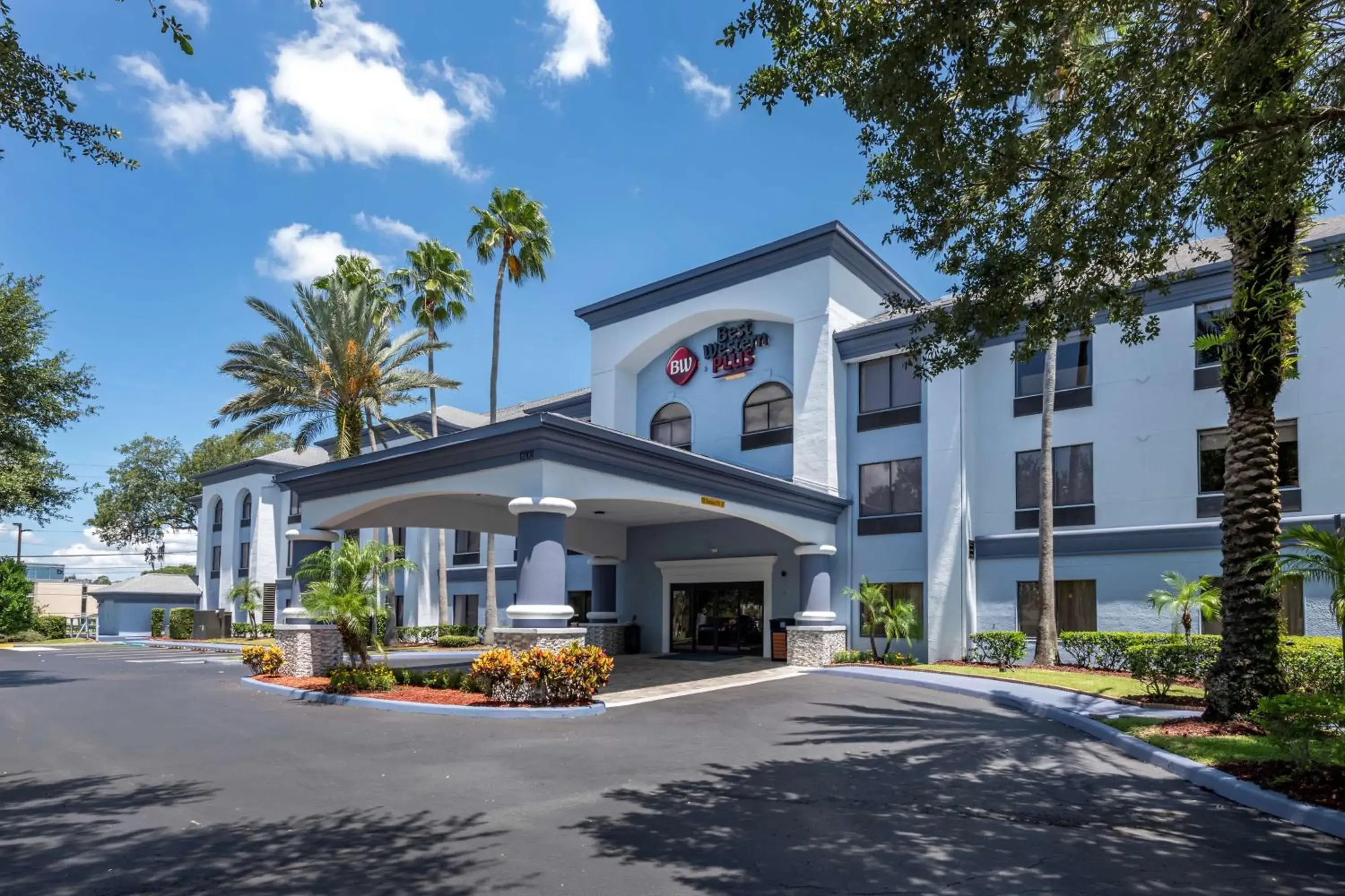 Property building in Best Western Plus Orlando East - UCF Area Property building in Best Western Plus Orlando East - UCF Area