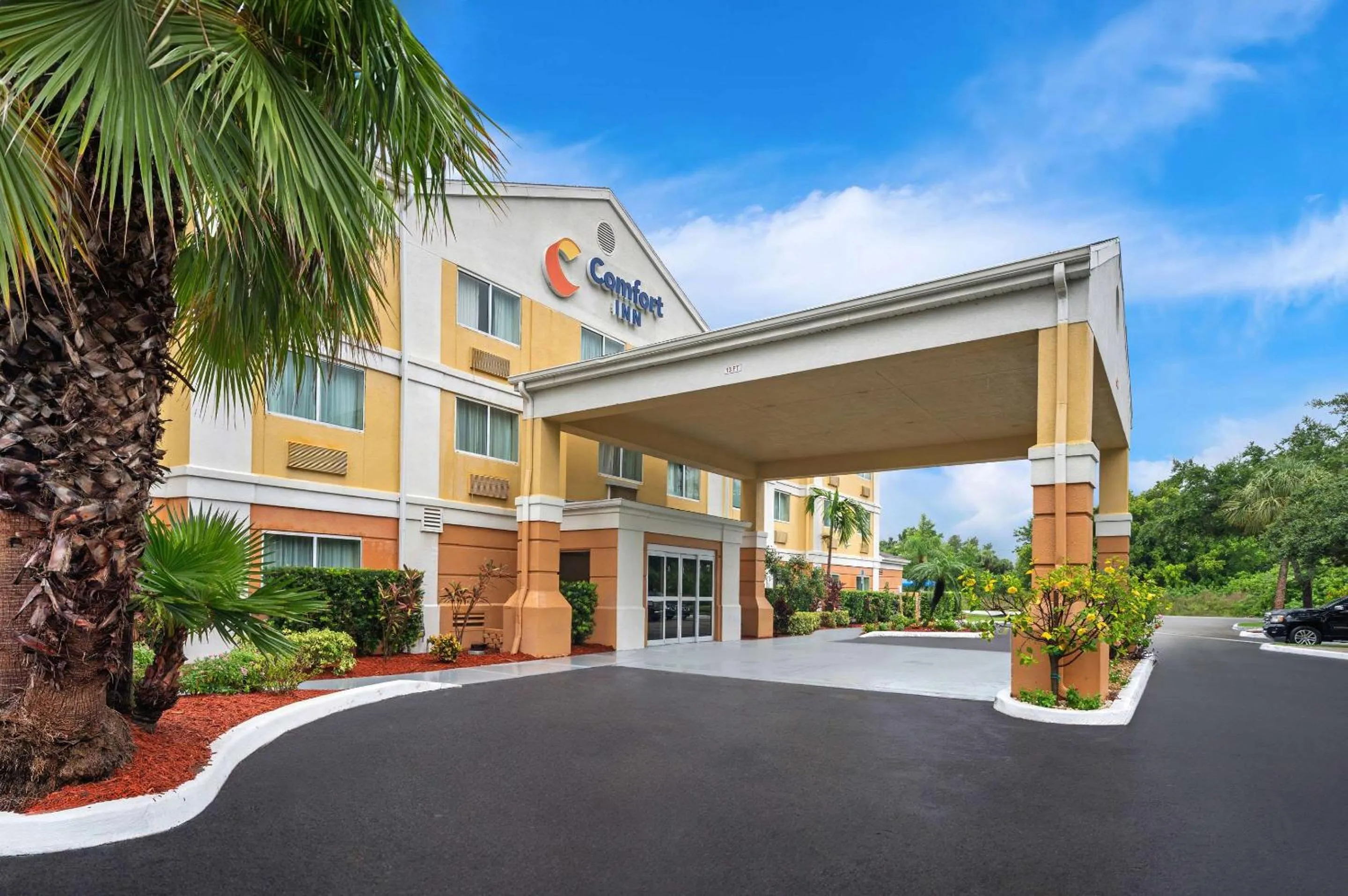 Property building in Comfort Inn Fort Myers Northeast