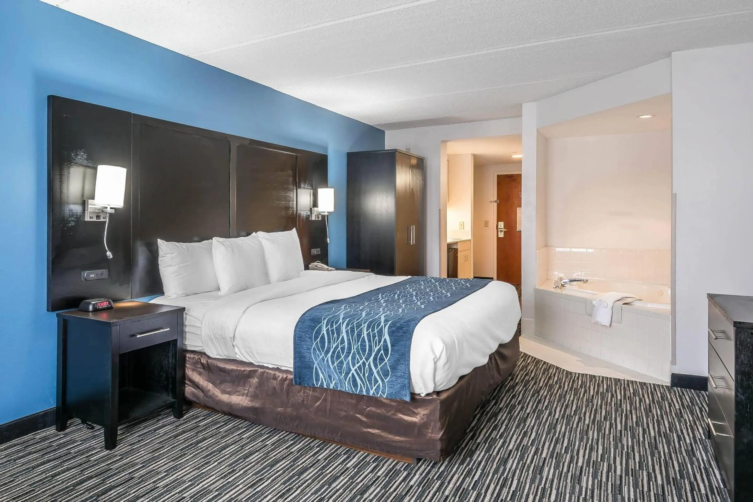 Bedroom, Bed in Comfort Inn University