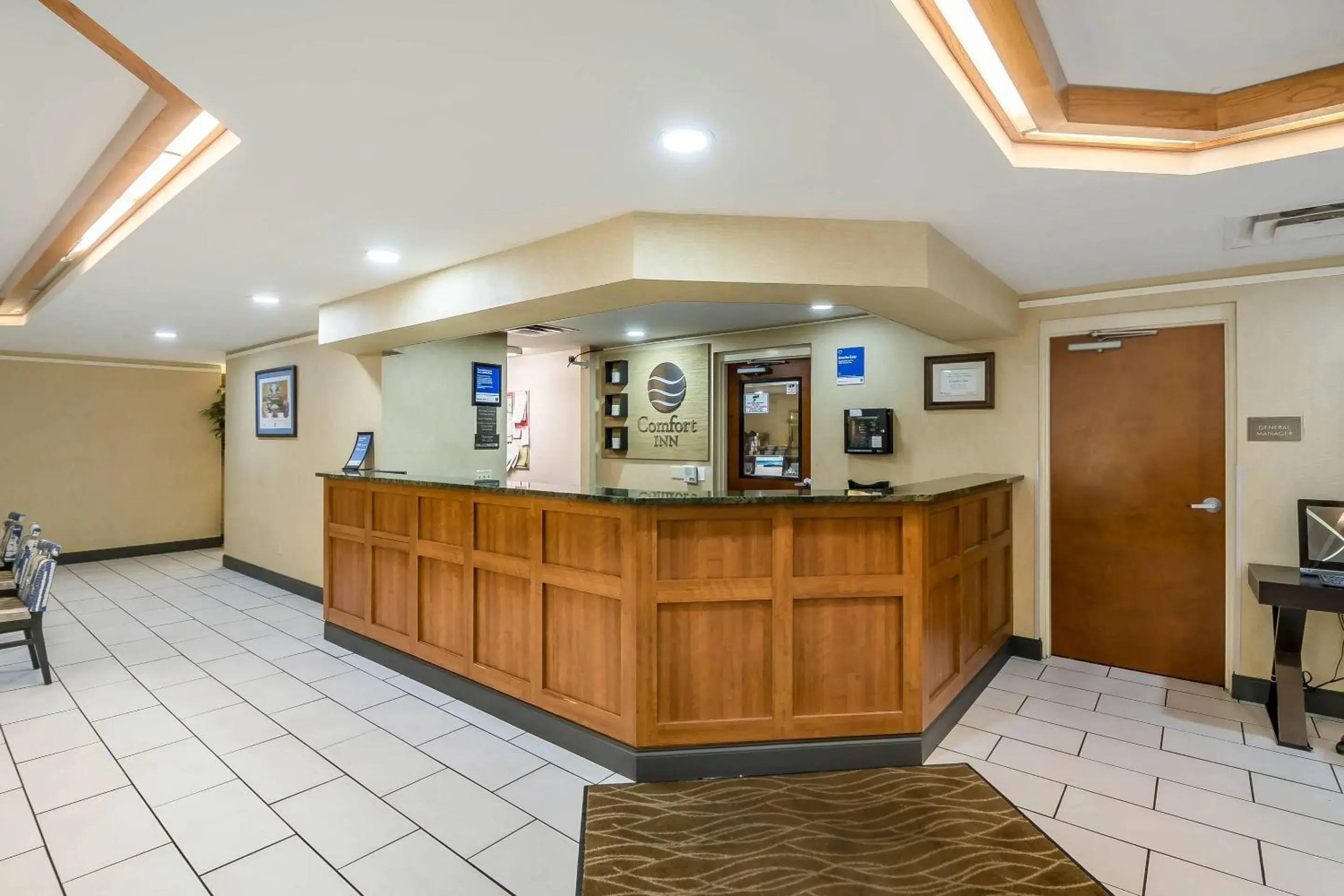 Lobby or reception in Comfort Inn University Lobby or reception in Comfort Inn University