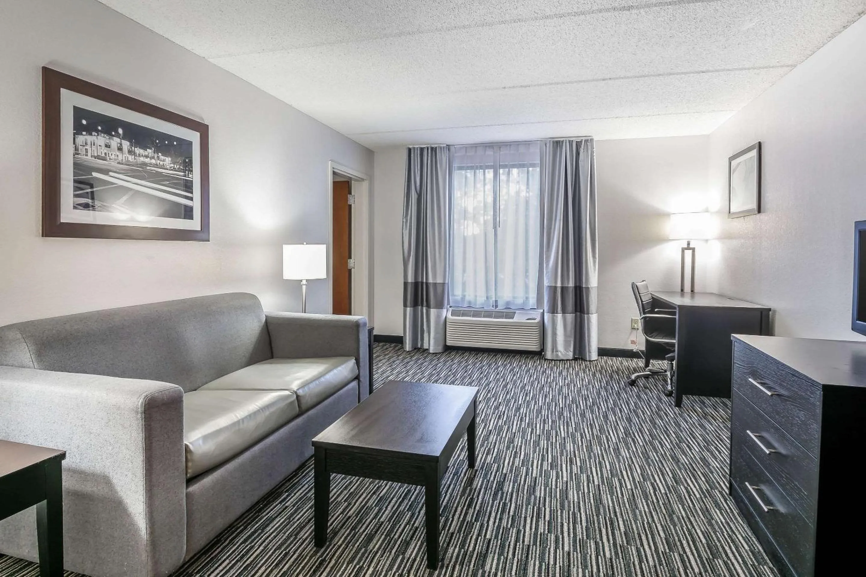 Photo of the whole room in Comfort Inn University