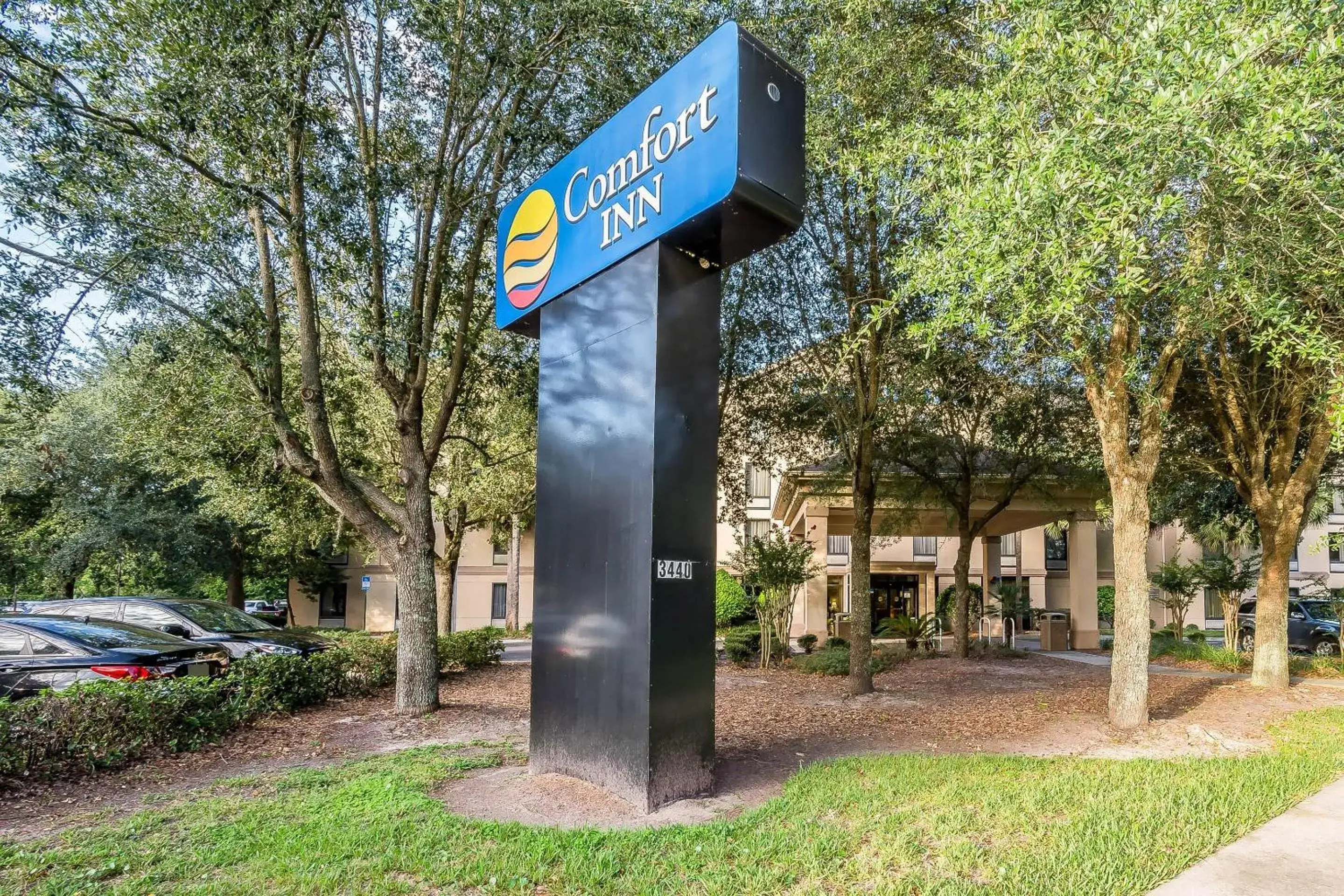 Property building in Comfort Inn University Property building in Comfort Inn University