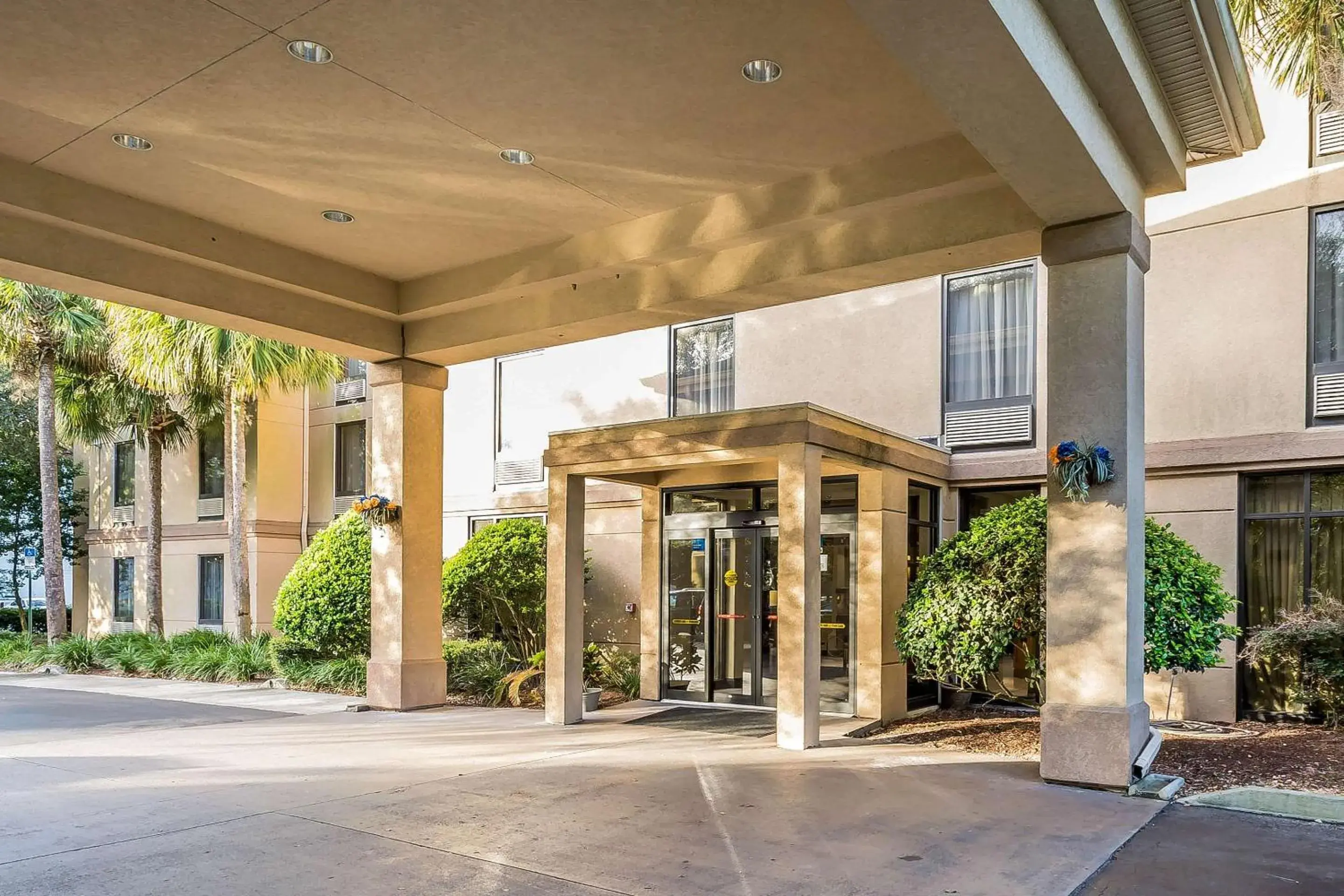 Property building in Comfort Inn University Property building in Comfort Inn University