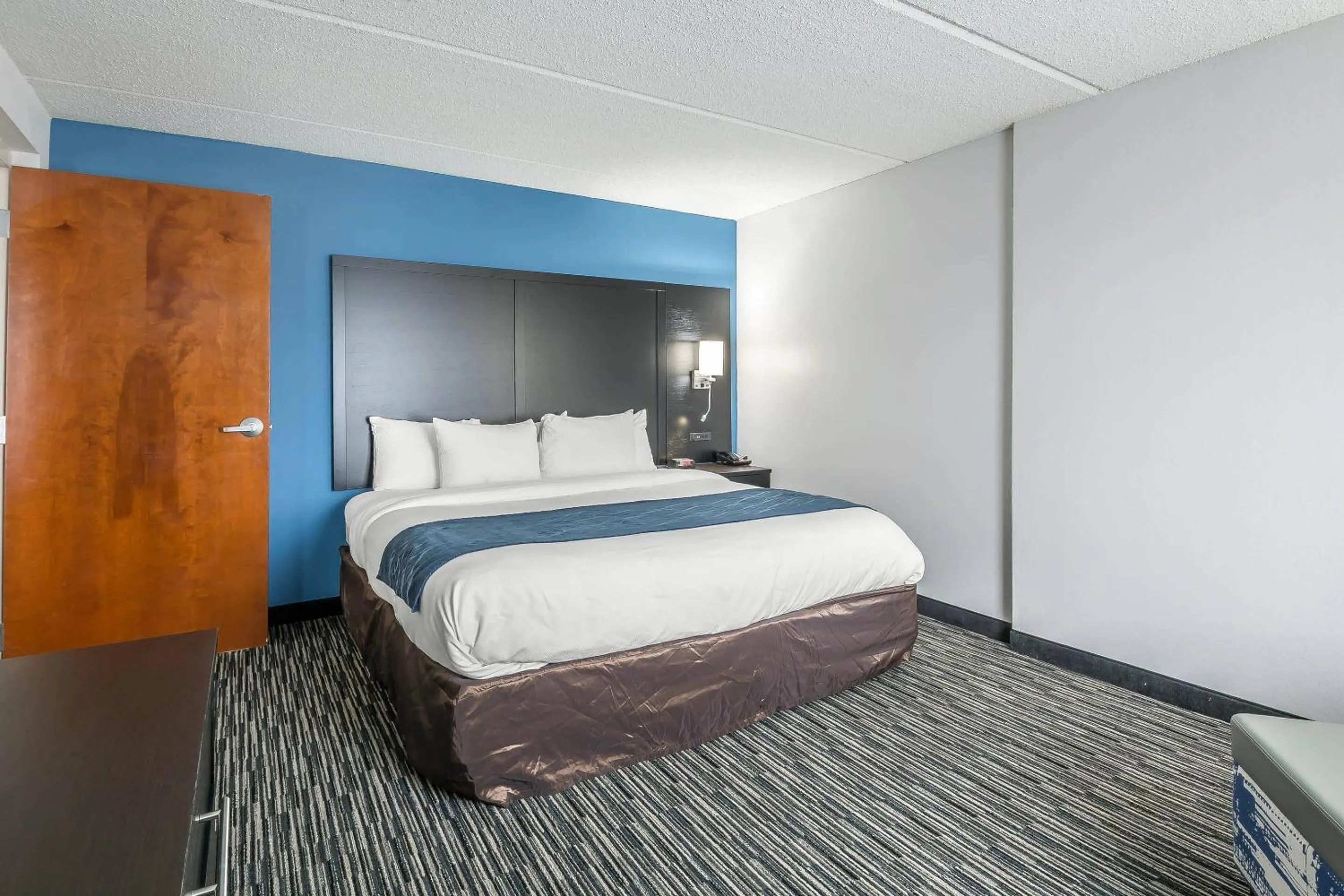 Bedroom, Bed in Comfort Inn University