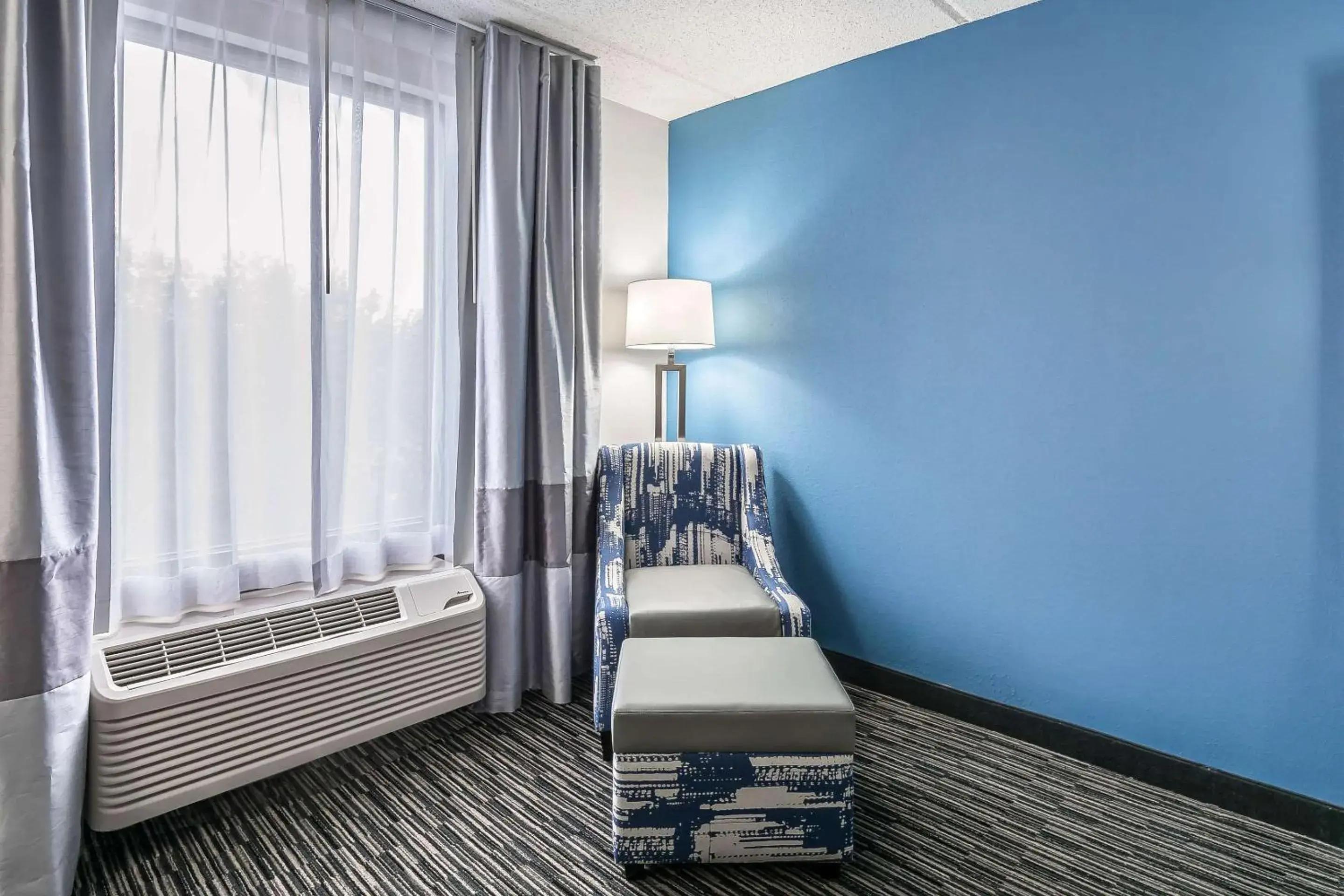 Photo of the whole room, Bed in Comfort Inn University Photo of the whole room, Bed in Comfort Inn University