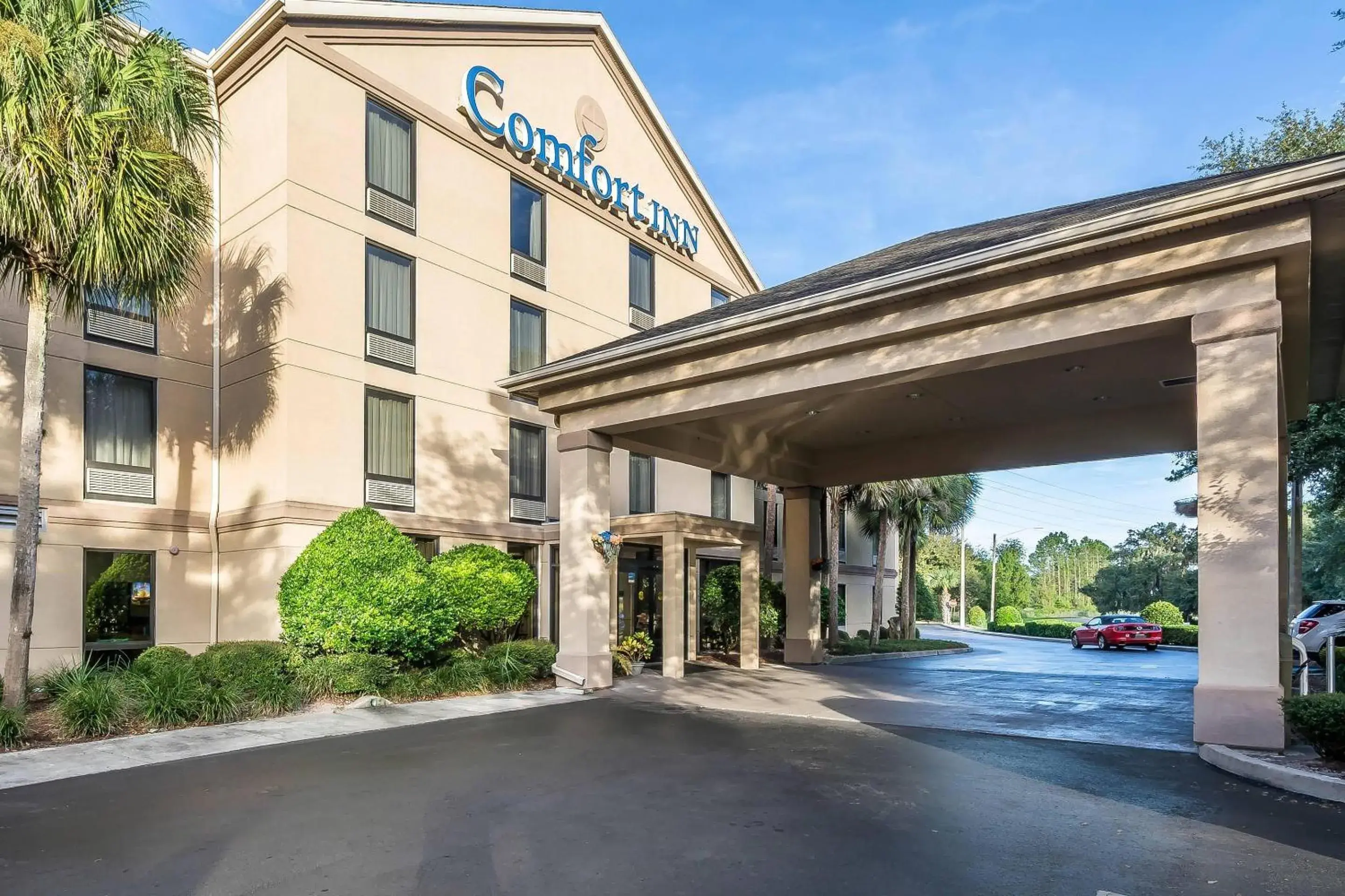 Property building in Comfort Inn University Property building in Comfort Inn University
