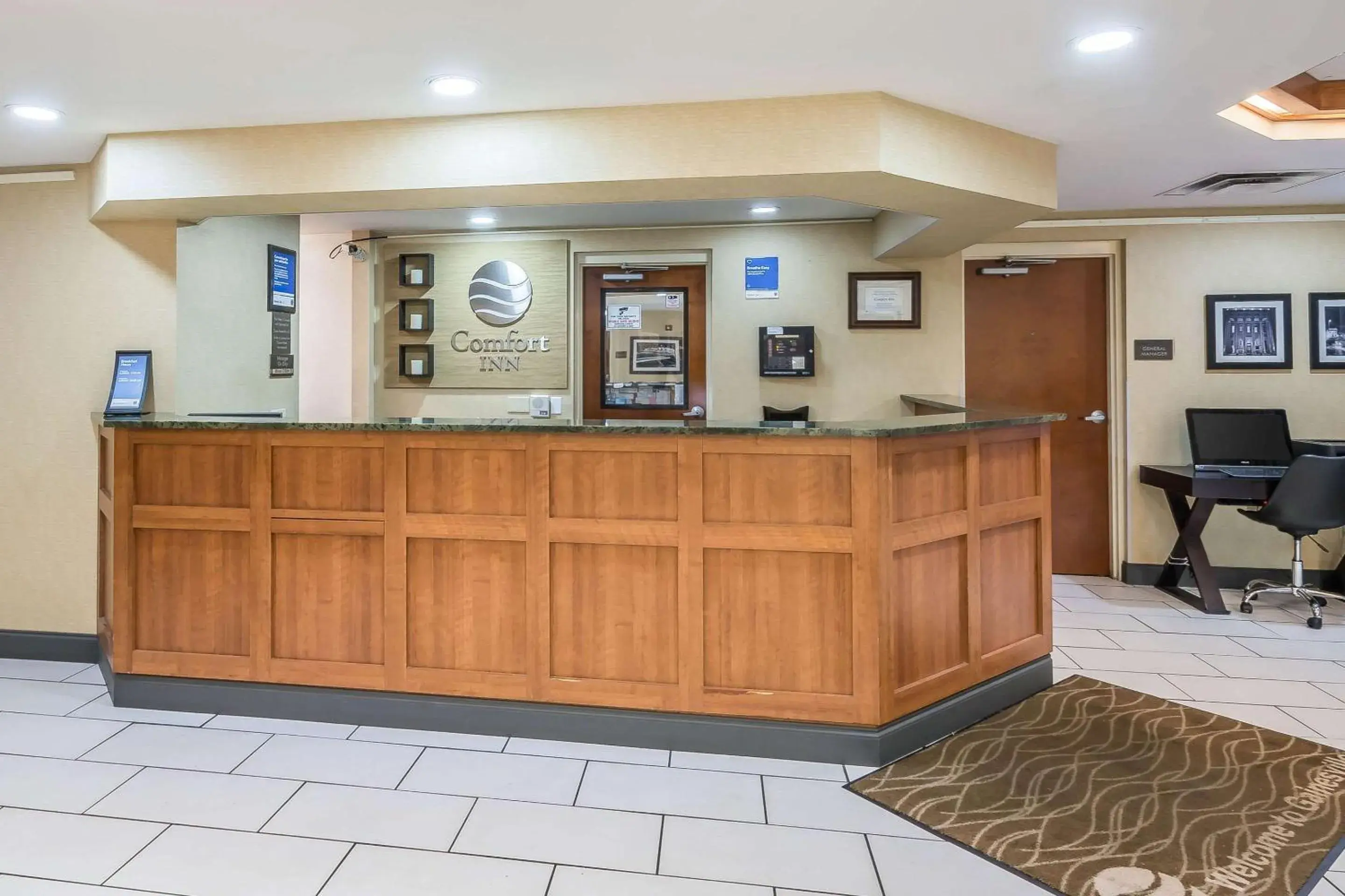 Lobby or reception in Comfort Inn University Lobby or reception in Comfort Inn University