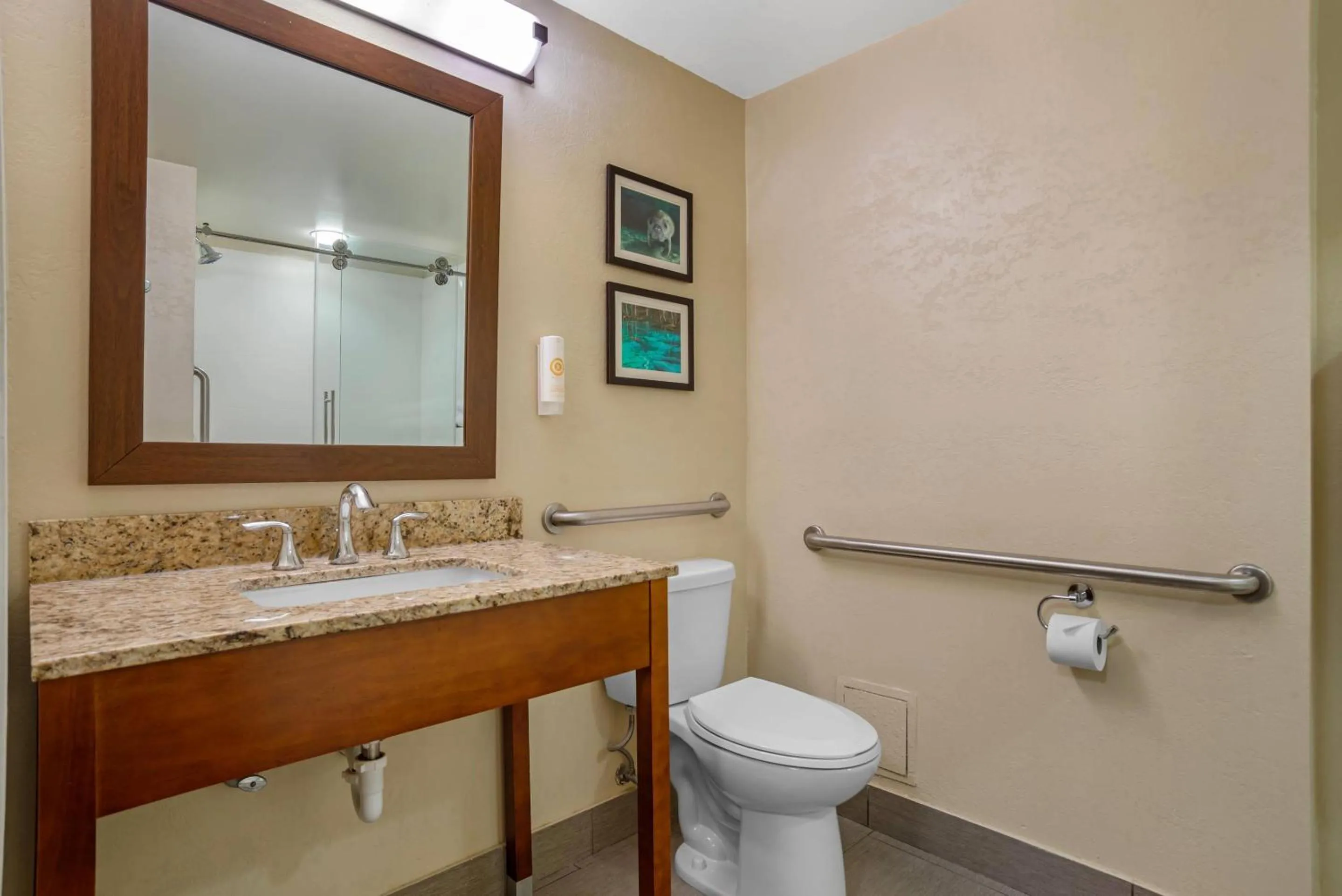 Bedroom in Comfort Suites Tallahassee Capitol - University Area