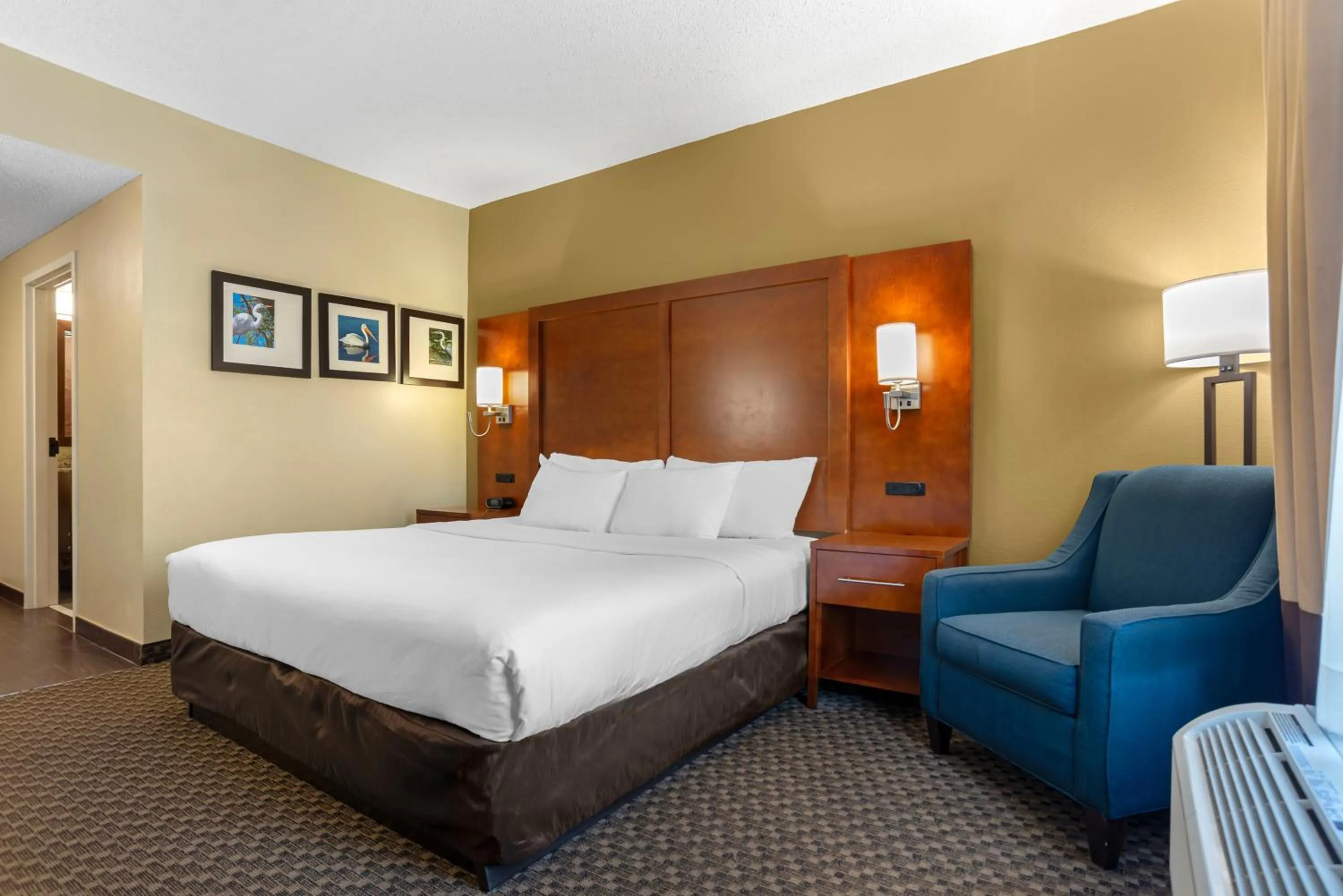 Bed in Comfort Suites Tallahassee Capitol - University Area