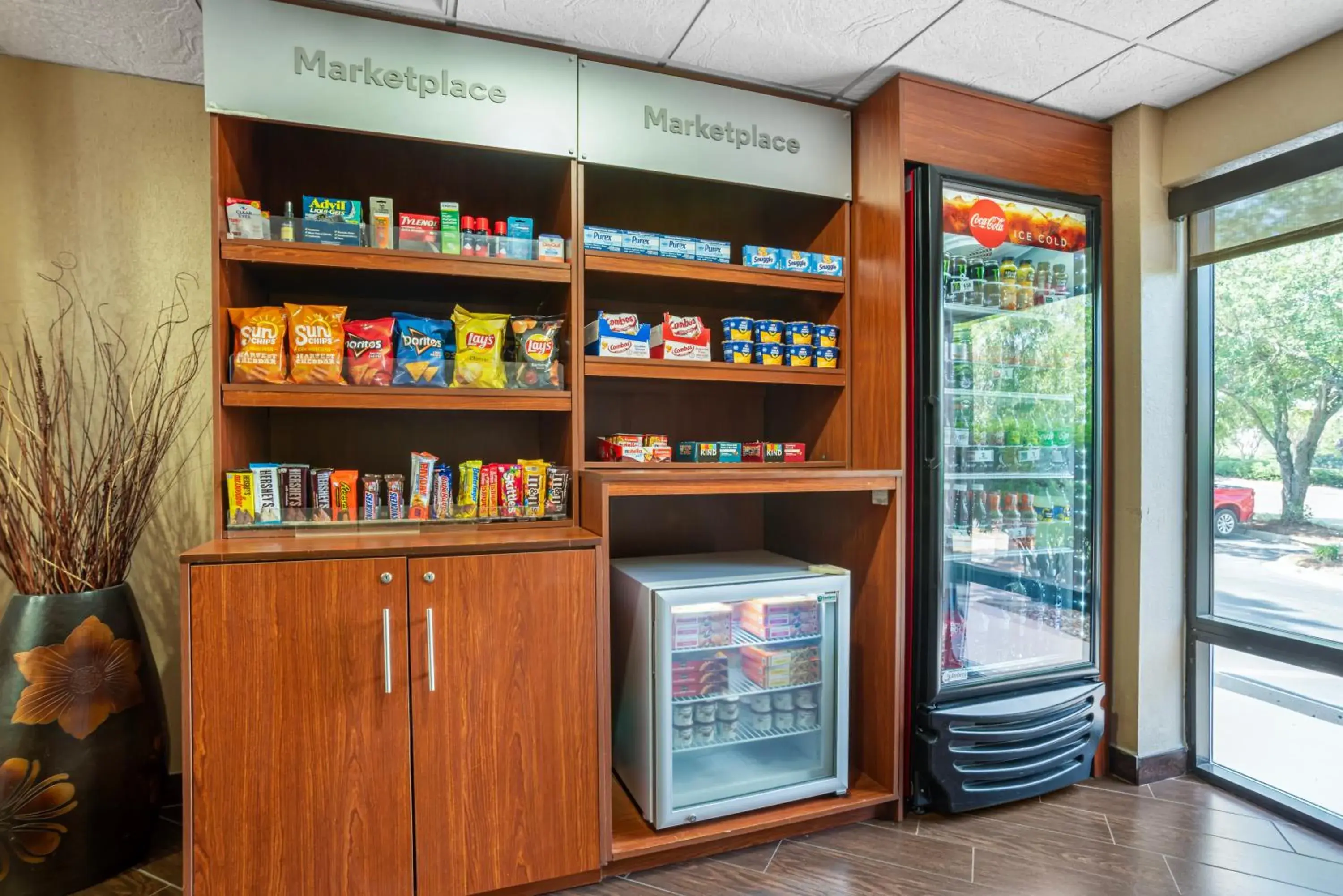 Lobby or reception in Comfort Suites Tallahassee Capitol - University Area Lobby or reception in Comfort Suites Tallahassee Capitol - University Area