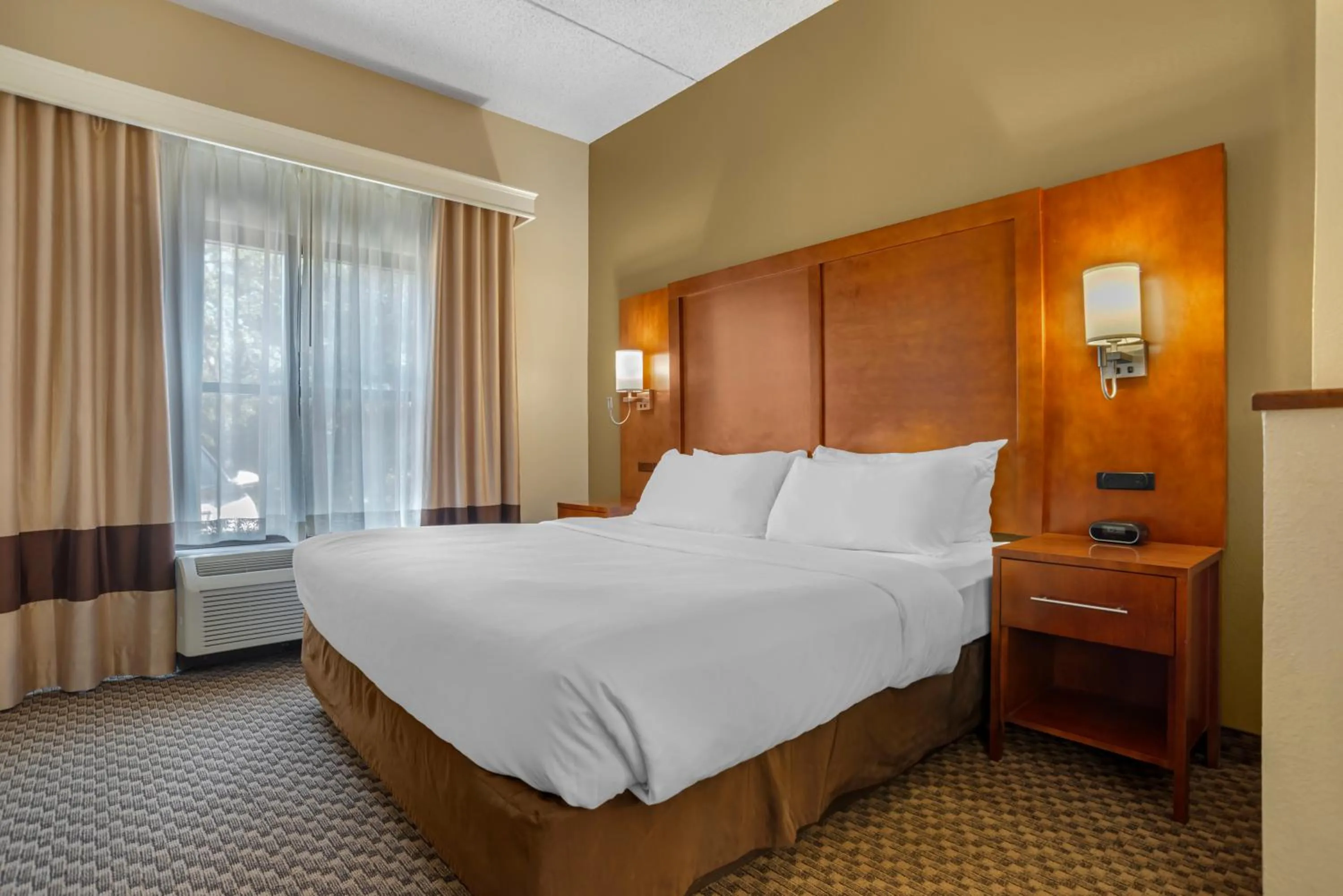 Bed in Comfort Suites Tallahassee Capitol - University Area