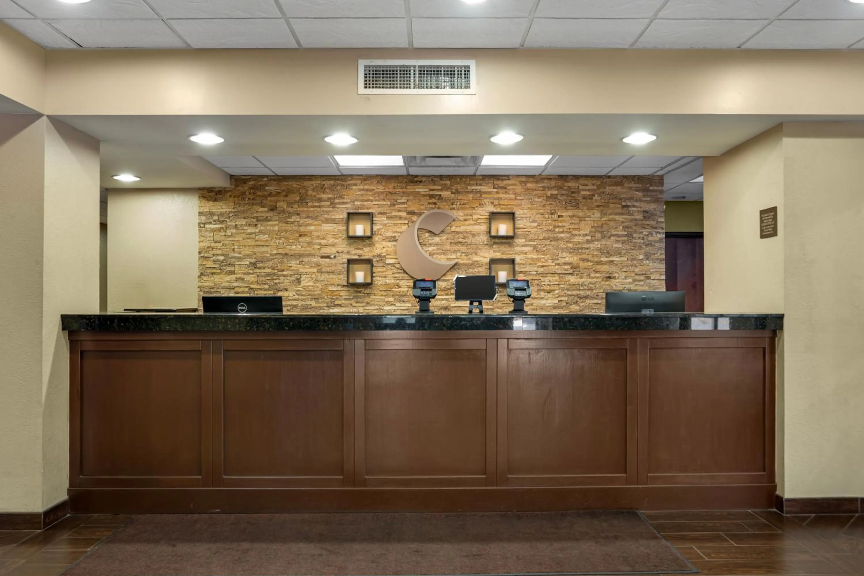 Lobby or reception in Comfort Suites Tallahassee Capitol - University Area