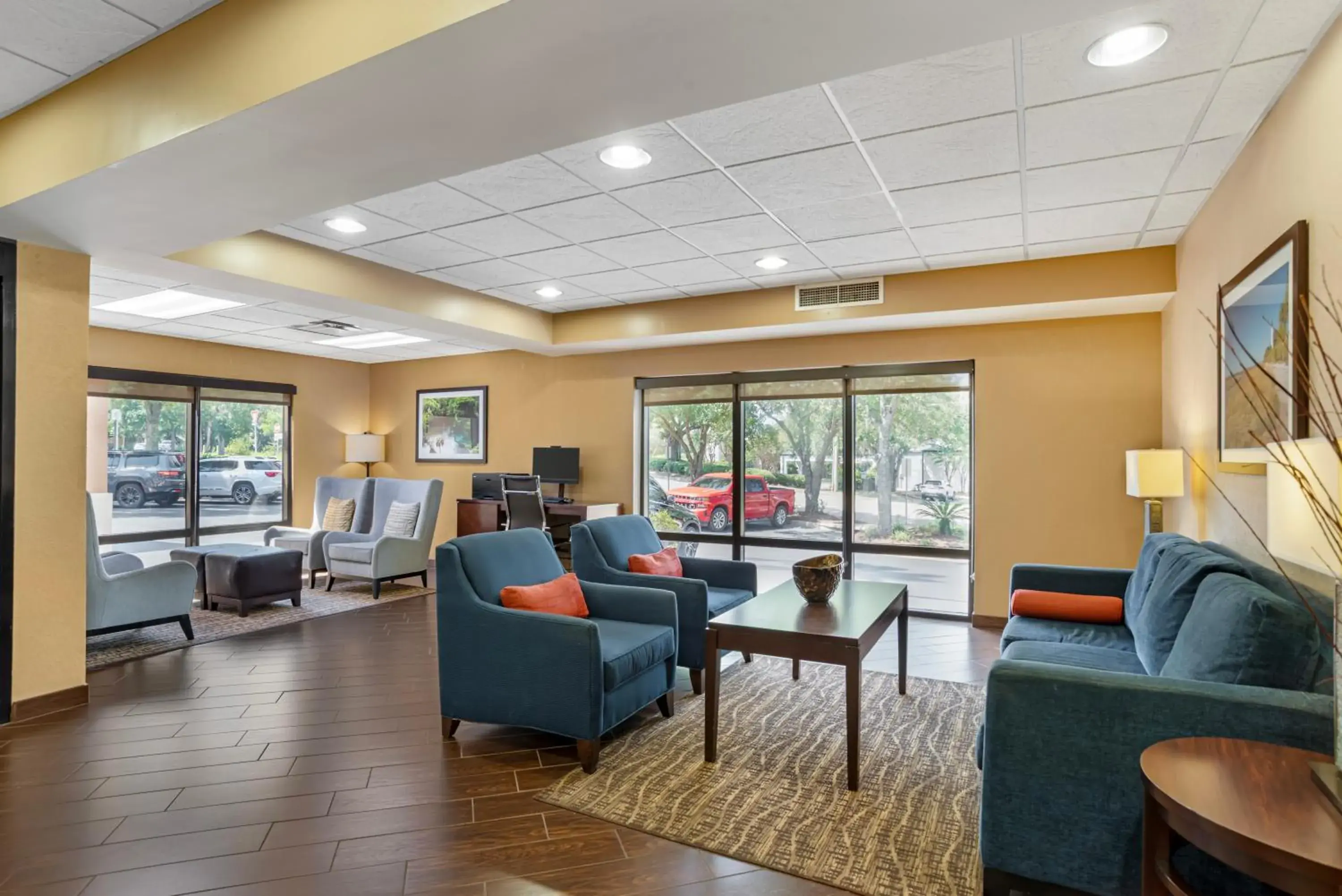 Lobby or reception in Comfort Suites Tallahassee Capitol - University Area Lobby or reception in Comfort Suites Tallahassee Capitol - University Area