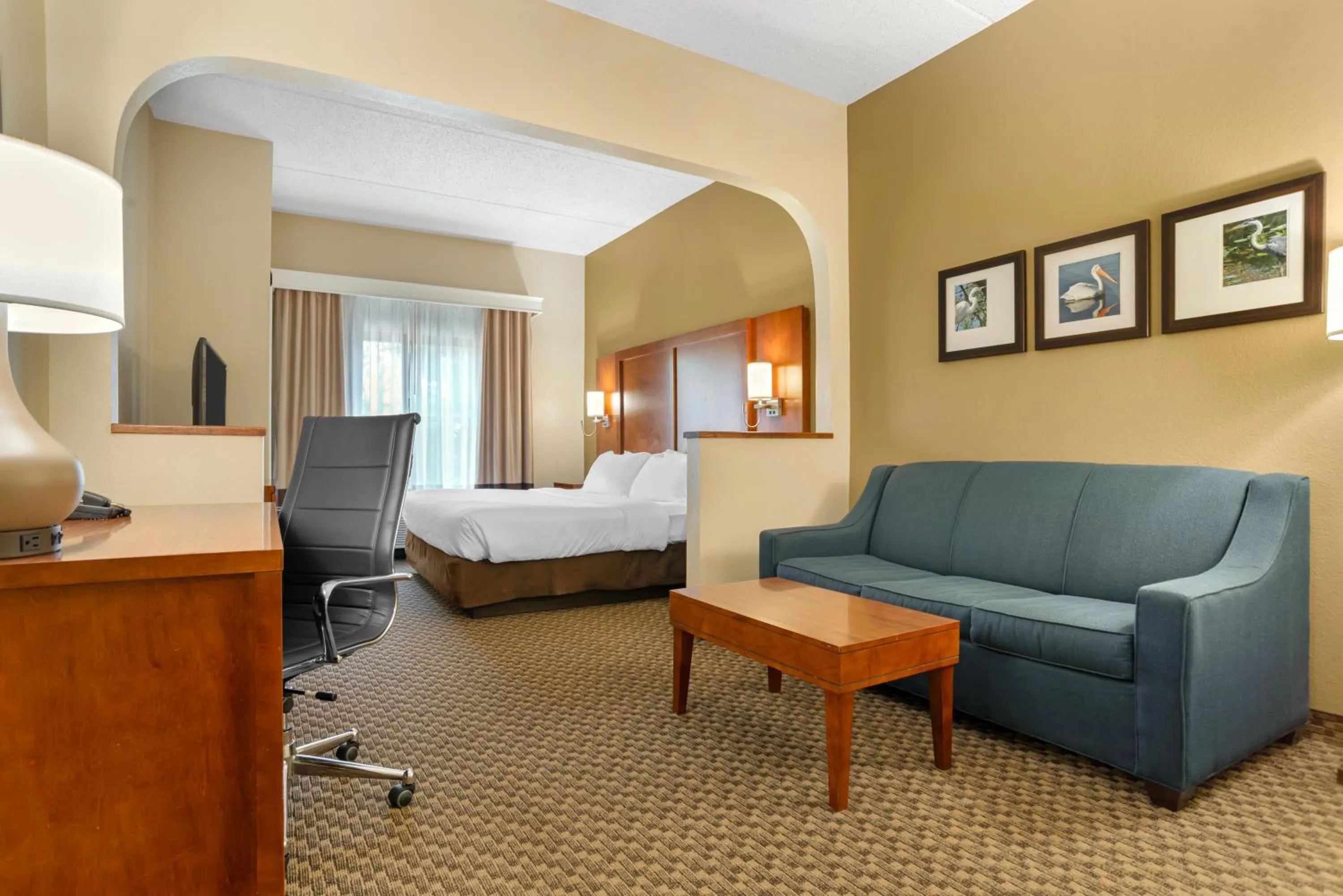 Bed in Comfort Suites Tallahassee Capitol - University Area