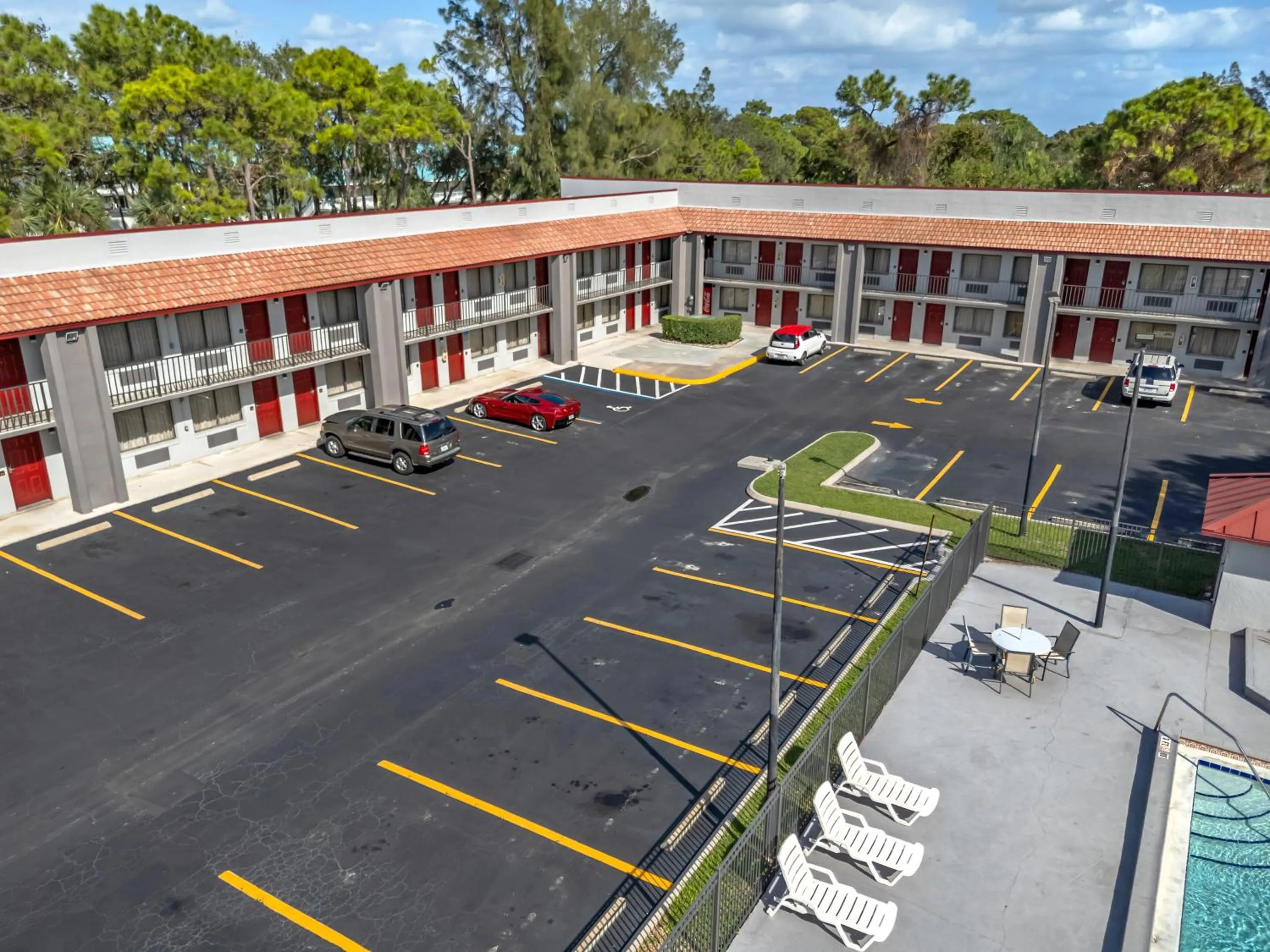 Parking in Red Roof Inn Ft Pierce