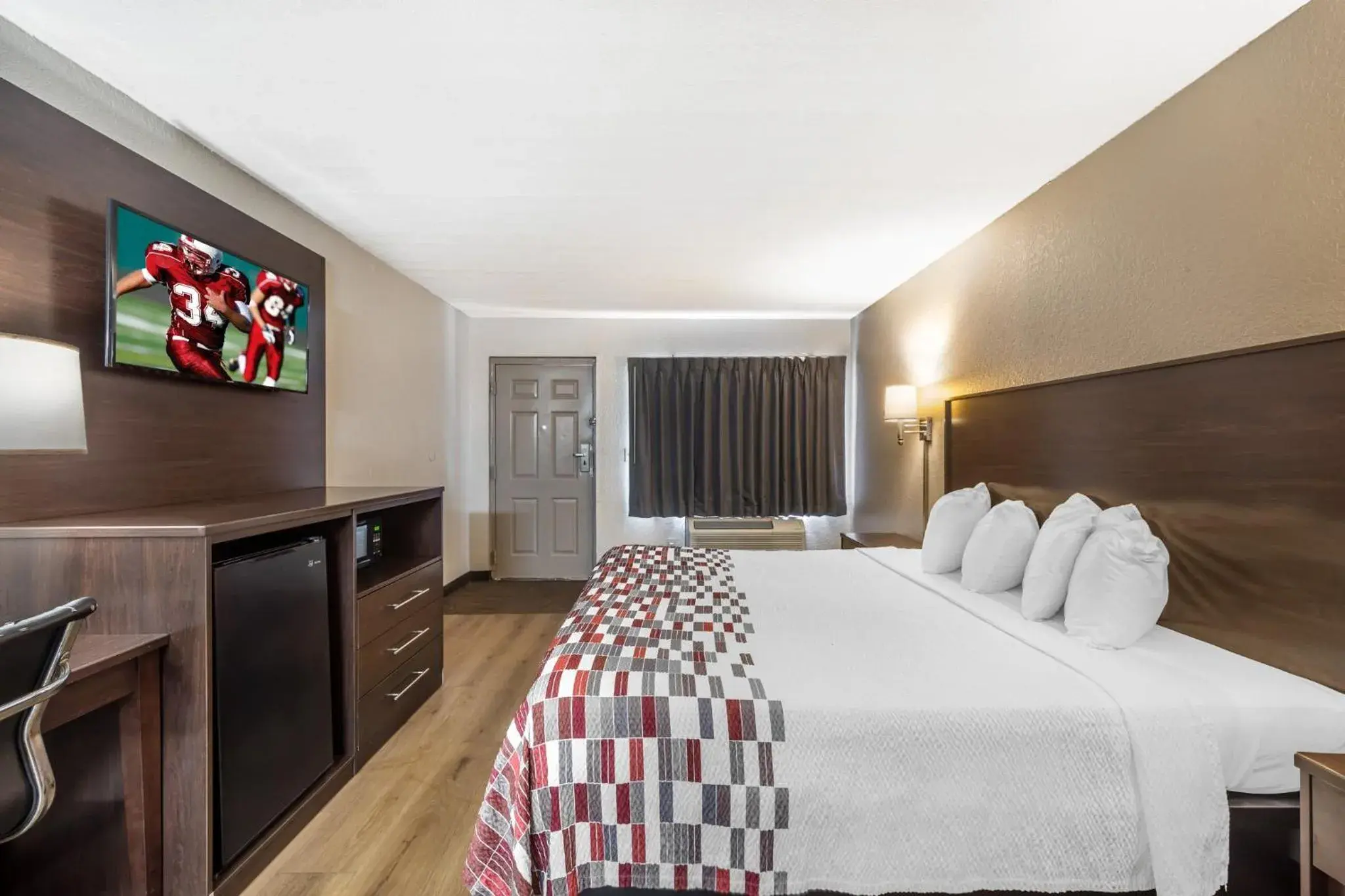 Deluxe King Room Smoking in Red Roof Inn Ft Pierce Deluxe King Room Smoking in Red Roof Inn Ft Pierce