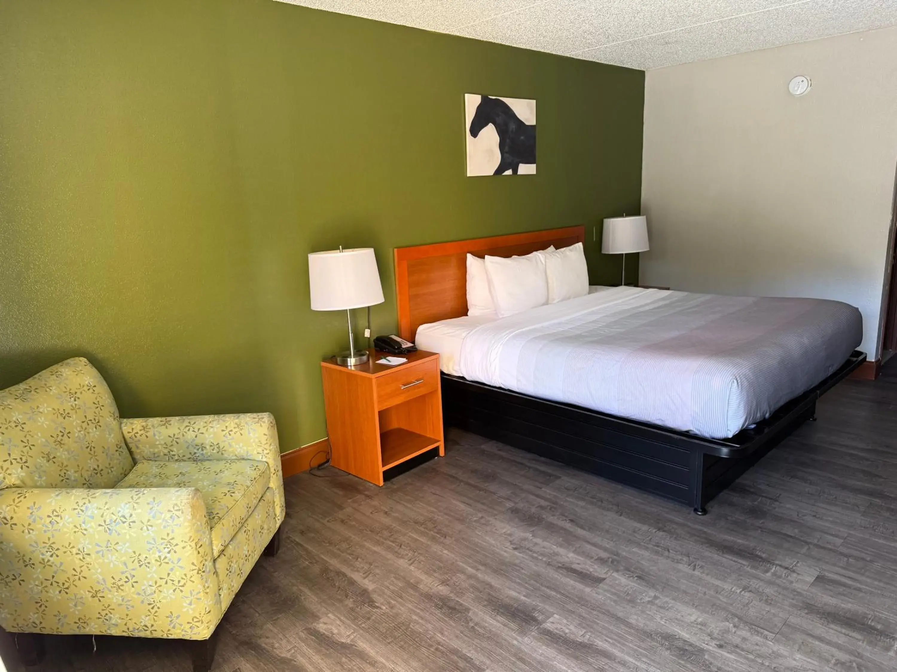 Bed in Quality Inn Crystal River Bed in Quality Inn Crystal River