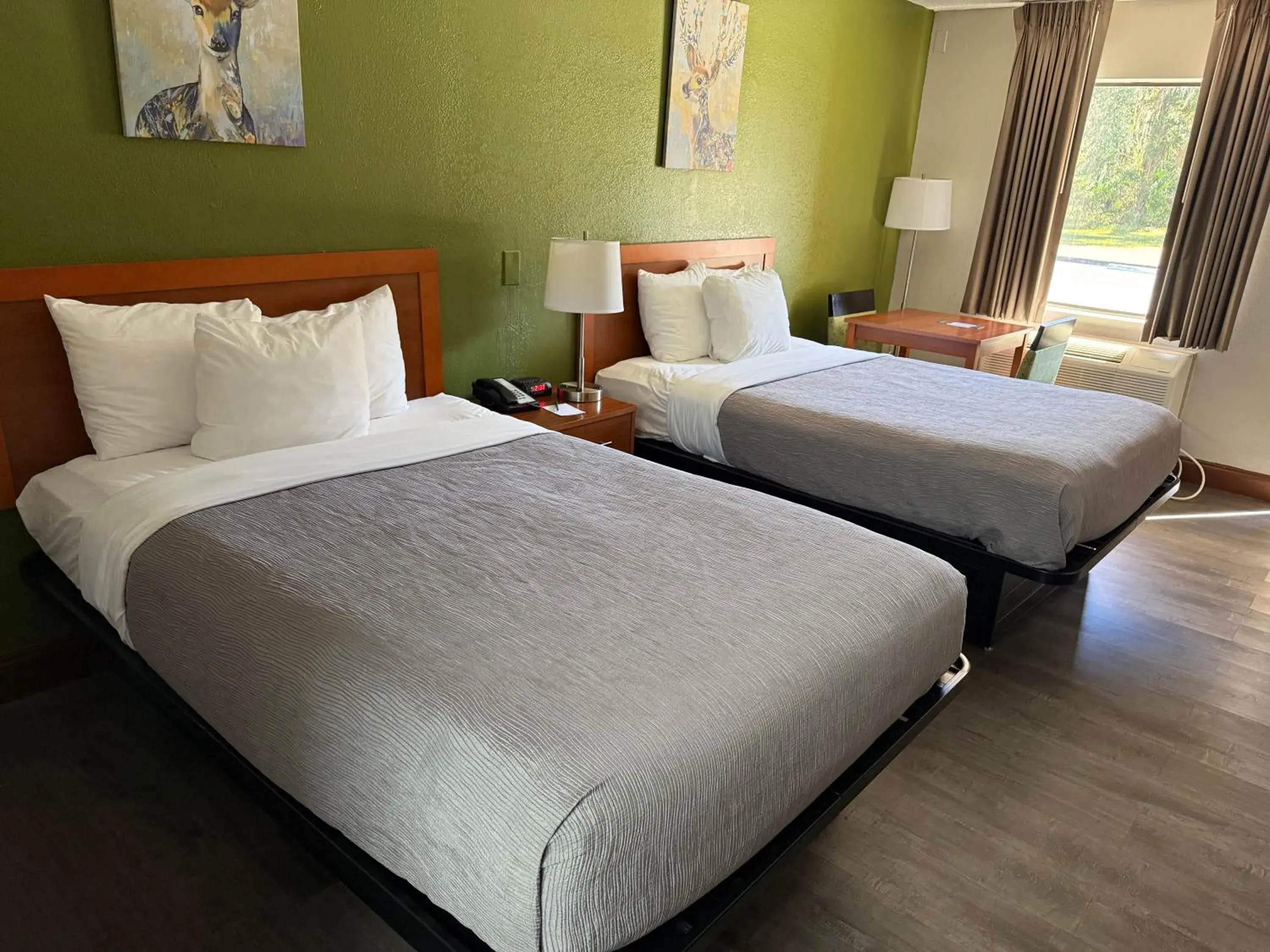 Bed in Quality Inn Crystal River Bed in Quality Inn Crystal River