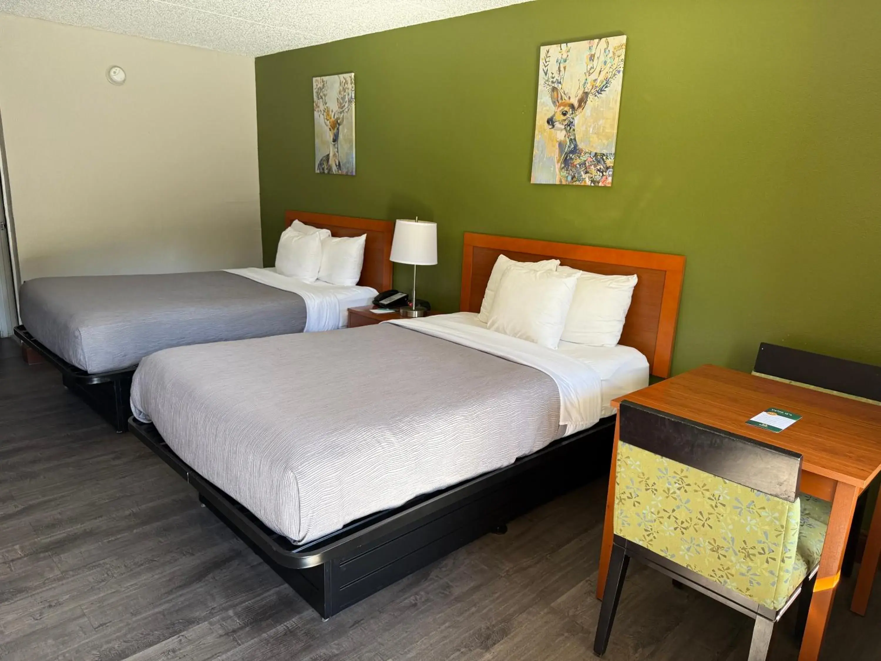 Bed in Quality Inn Crystal River Bed in Quality Inn Crystal River