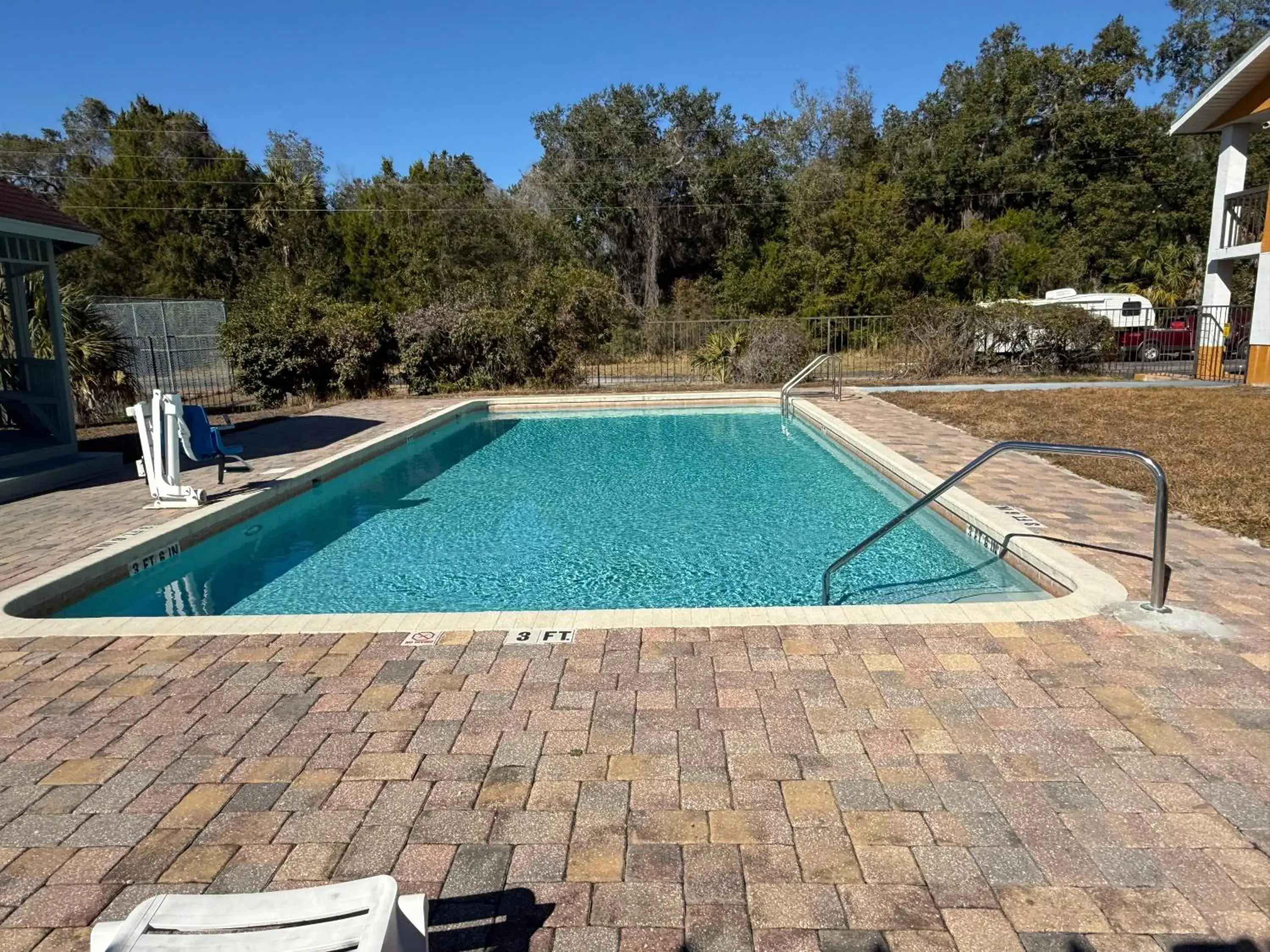 Swimming pool in Quality Inn Crystal River Swimming pool in Quality Inn Crystal River