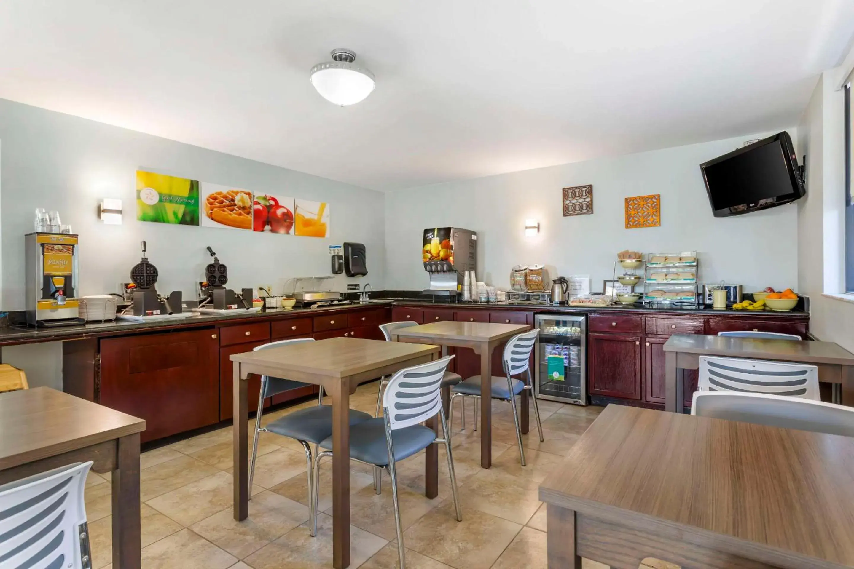 Breakfast in Quality Inn & Suites St Augustine Beach Area Breakfast in Quality Inn & Suites St Augustine Beach Area