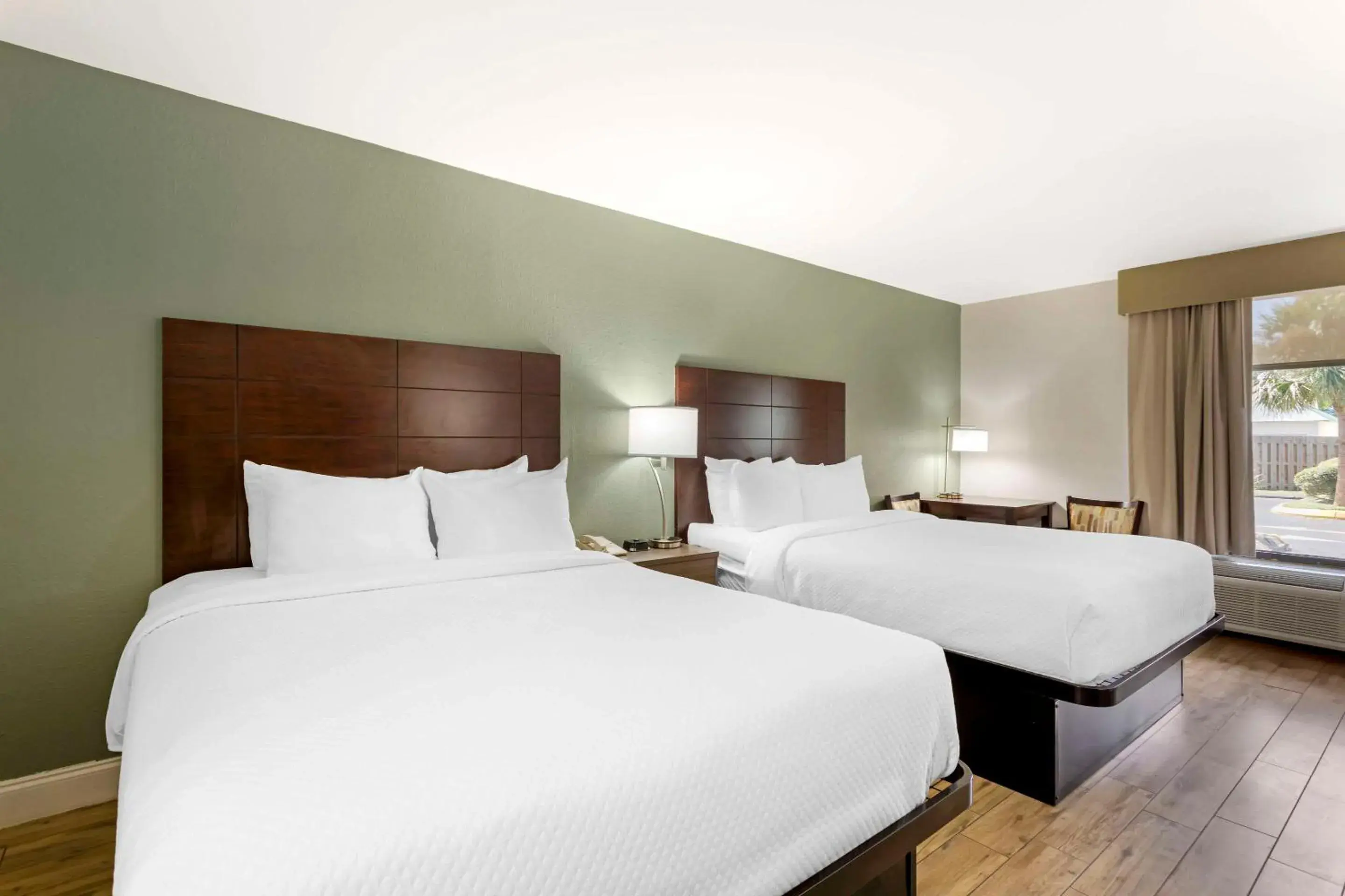 Bedroom, Bed in Quality Inn & Suites St Augustine Beach Area Bedroom, Bed in Quality Inn & Suites St Augustine Beach Area