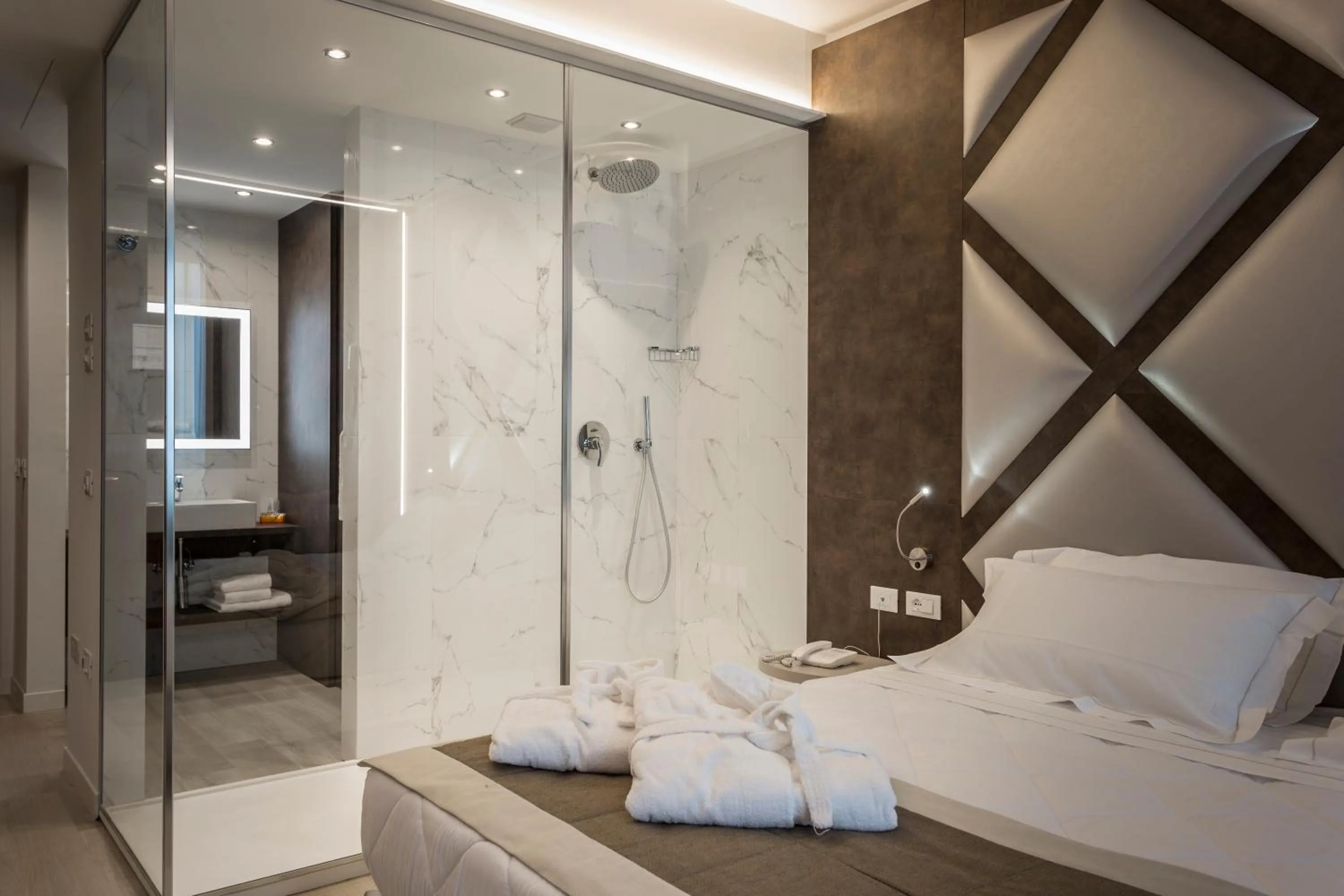 Bed in Hotel Victoria