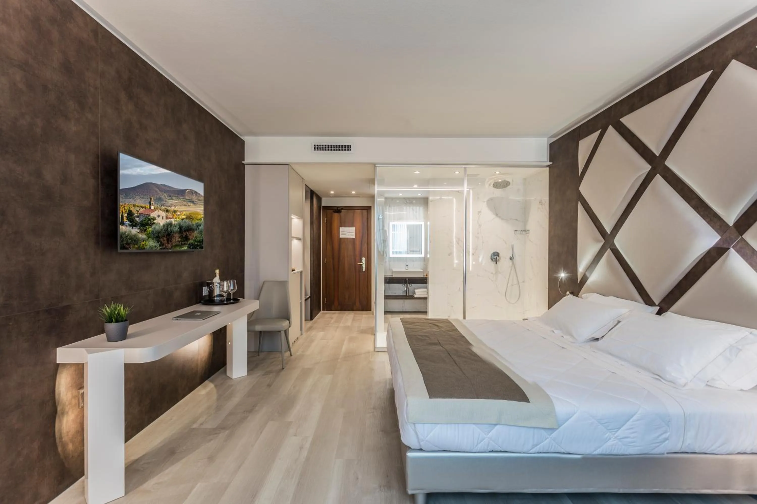 Bed in Hotel Victoria