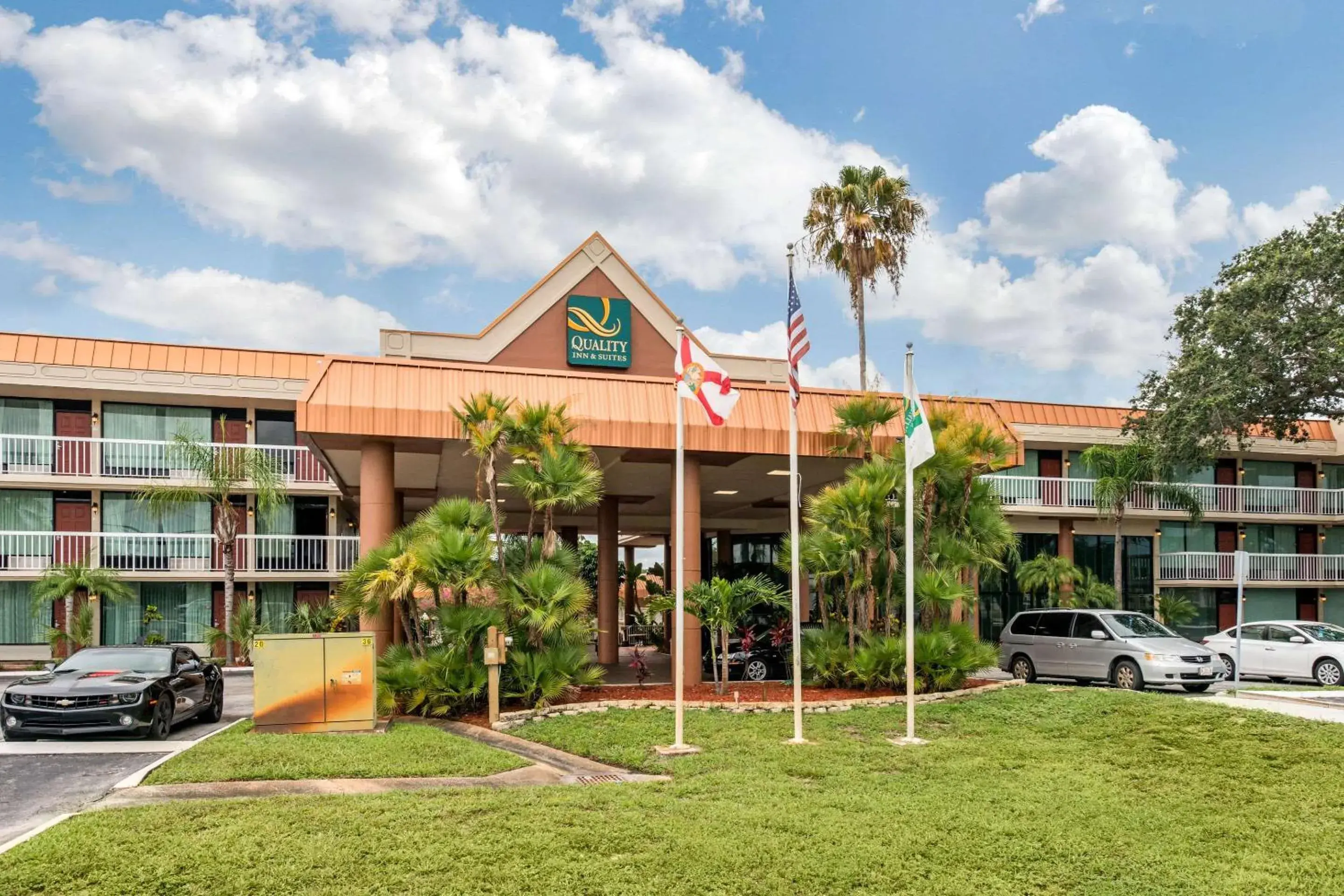 Property building in Quality Inn & Suites Tarpon Springs South Property building in Quality Inn & Suites Tarpon Springs South
