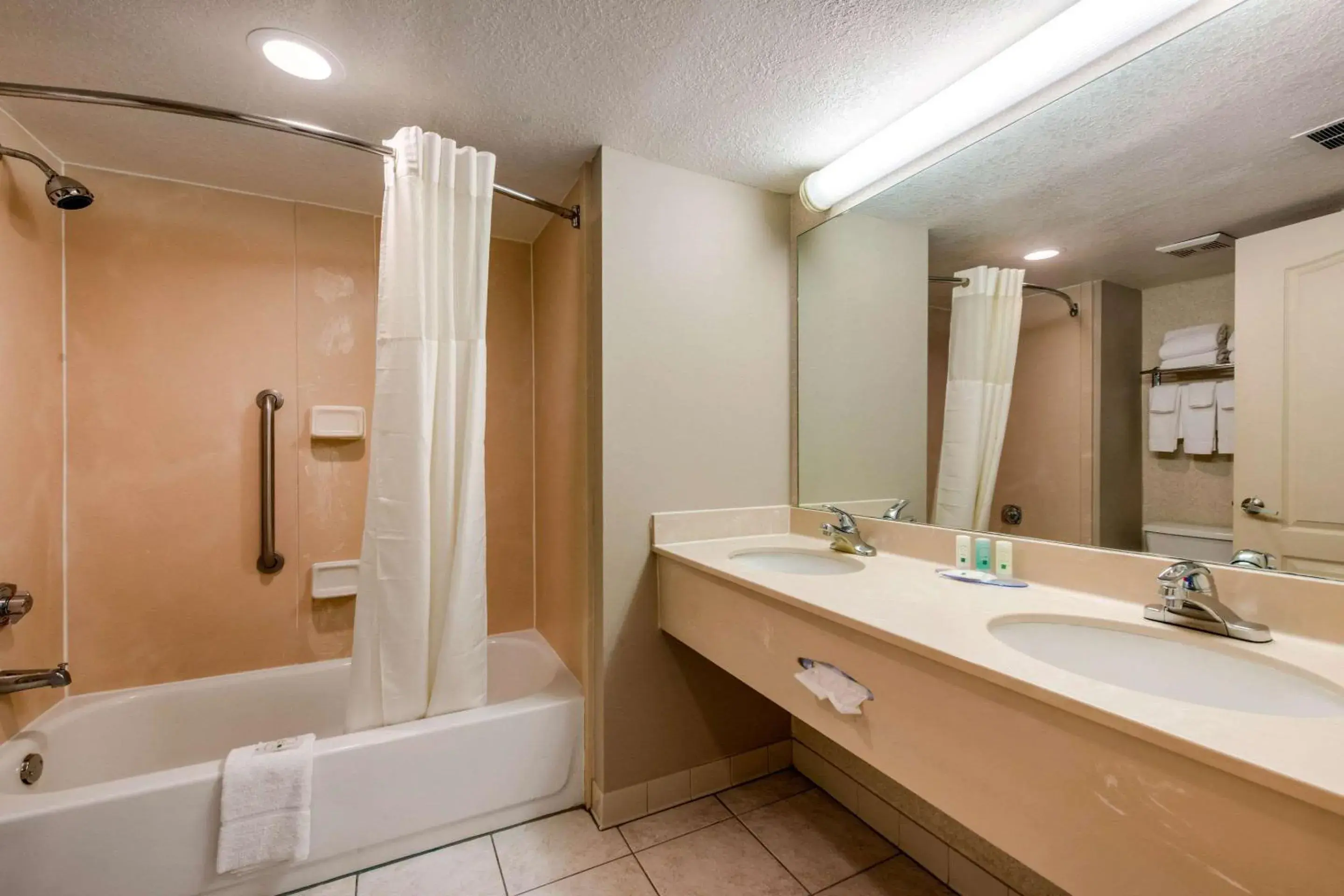 Suite with Two Double Beds and Sofa Bed in Quality Inn & Suites Tarpon Springs South Suite with Two Double Beds and Sofa Bed in Quality Inn & Suites Tarpon Springs South