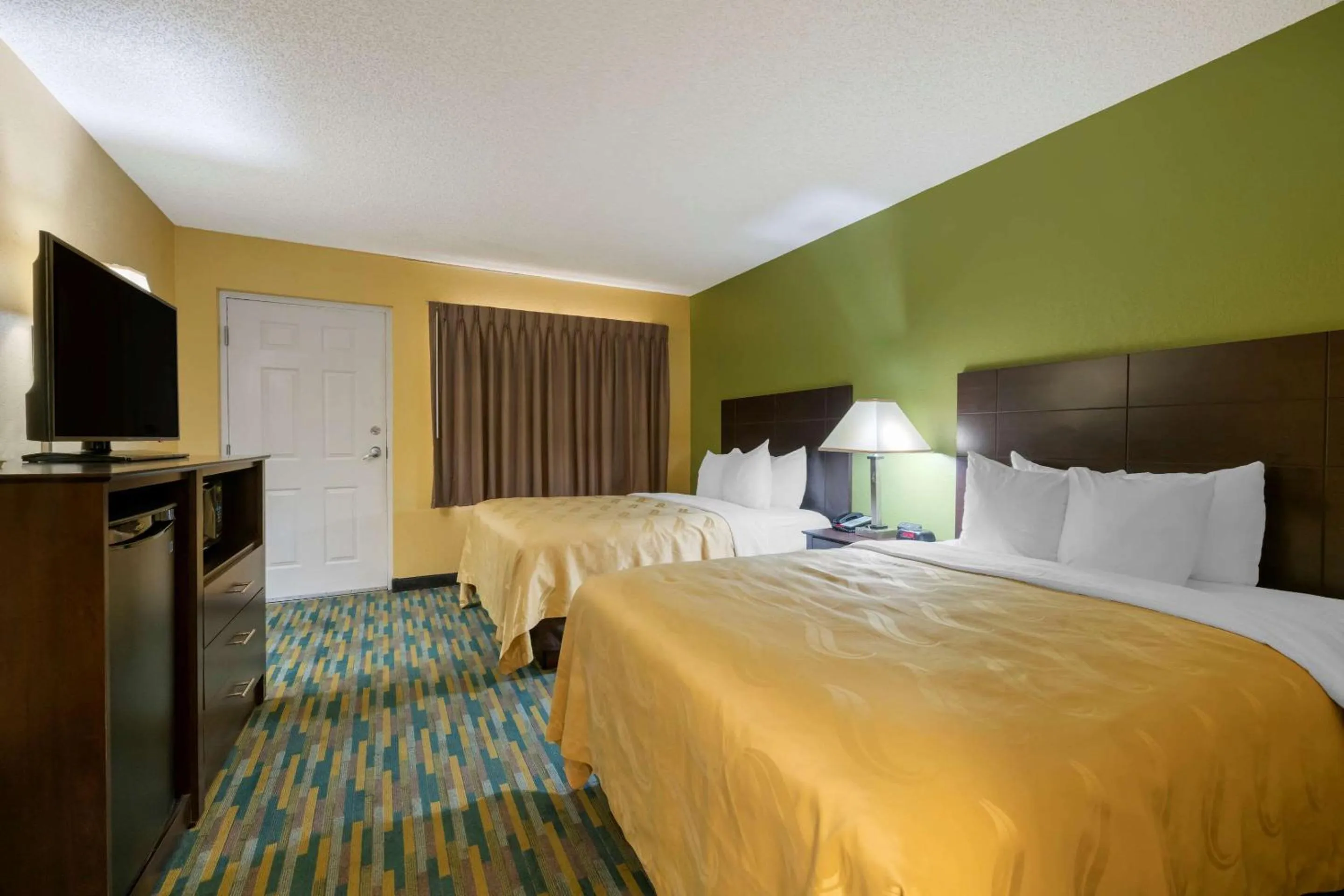 Photo of the whole room, Bed in Quality Inn & Suites Mt Dora North