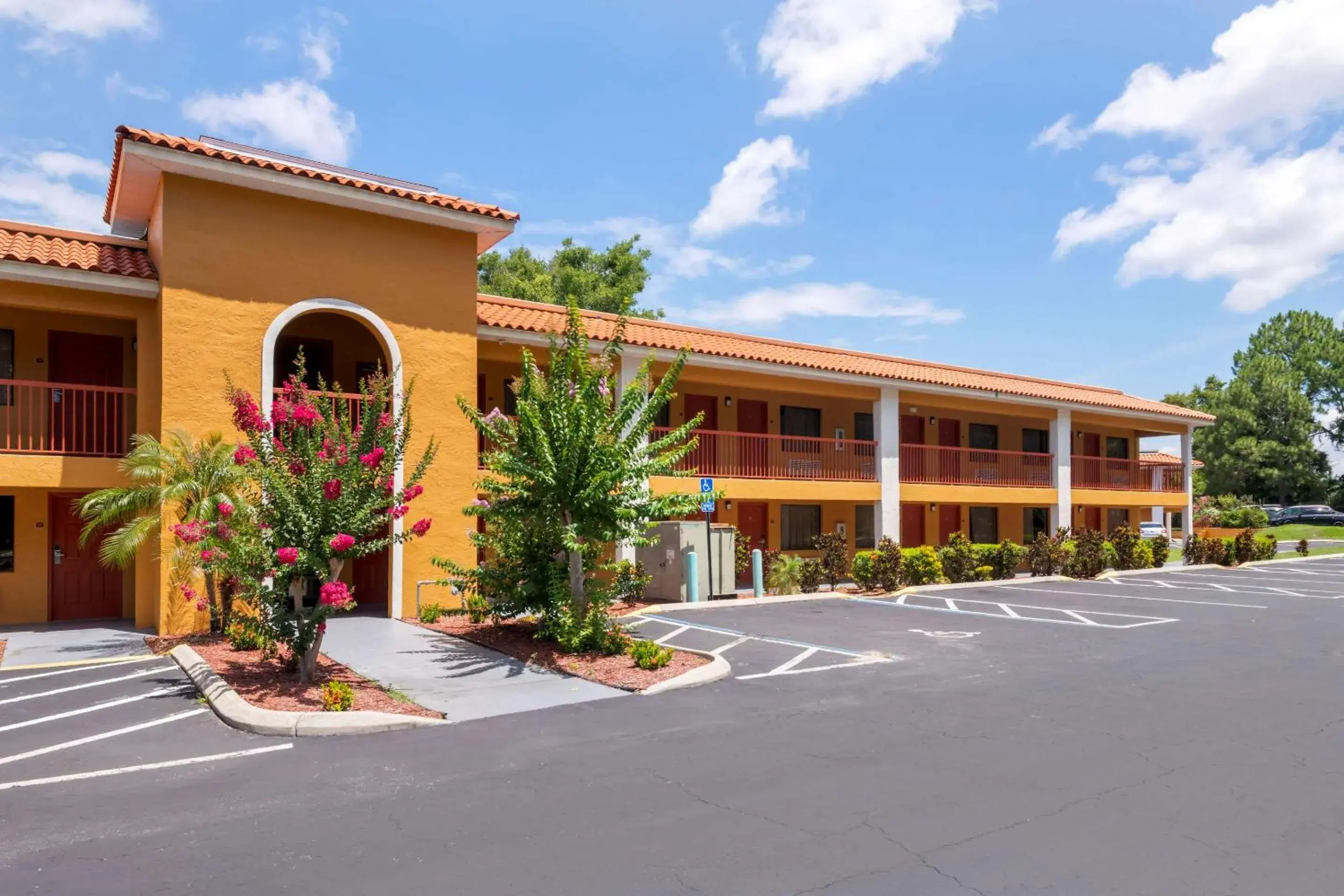 Property building in Quality Inn & Suites Mt Dora North Property building in Quality Inn & Suites Mt Dora North